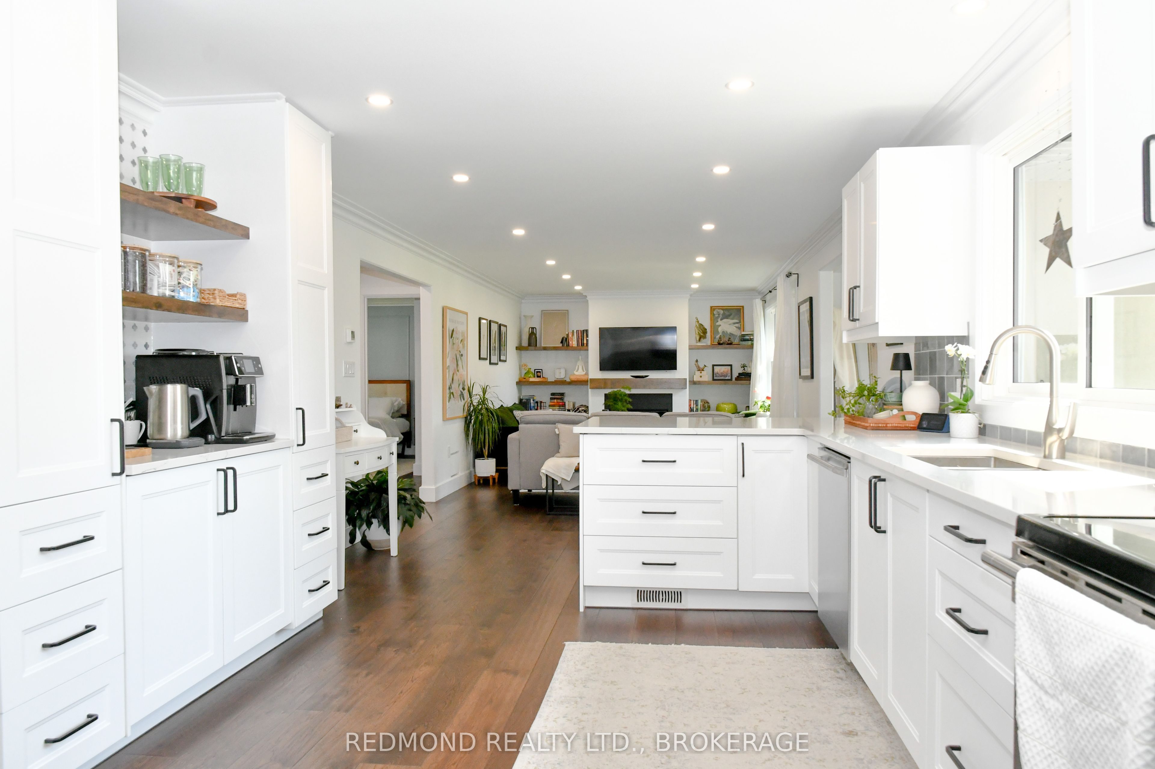 250 Wellington Street Property Photo 12