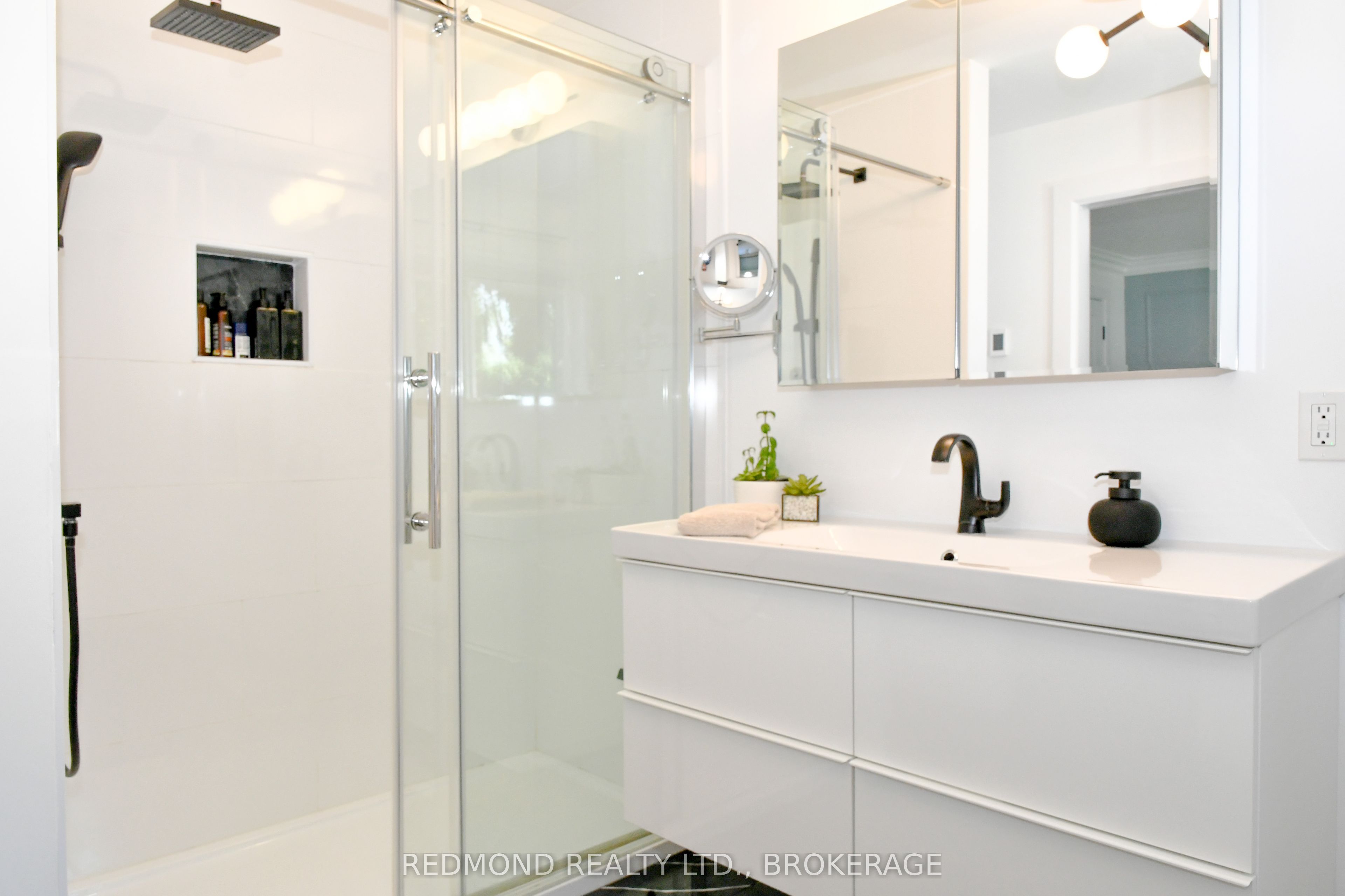250 Wellington Street Property Photo 18