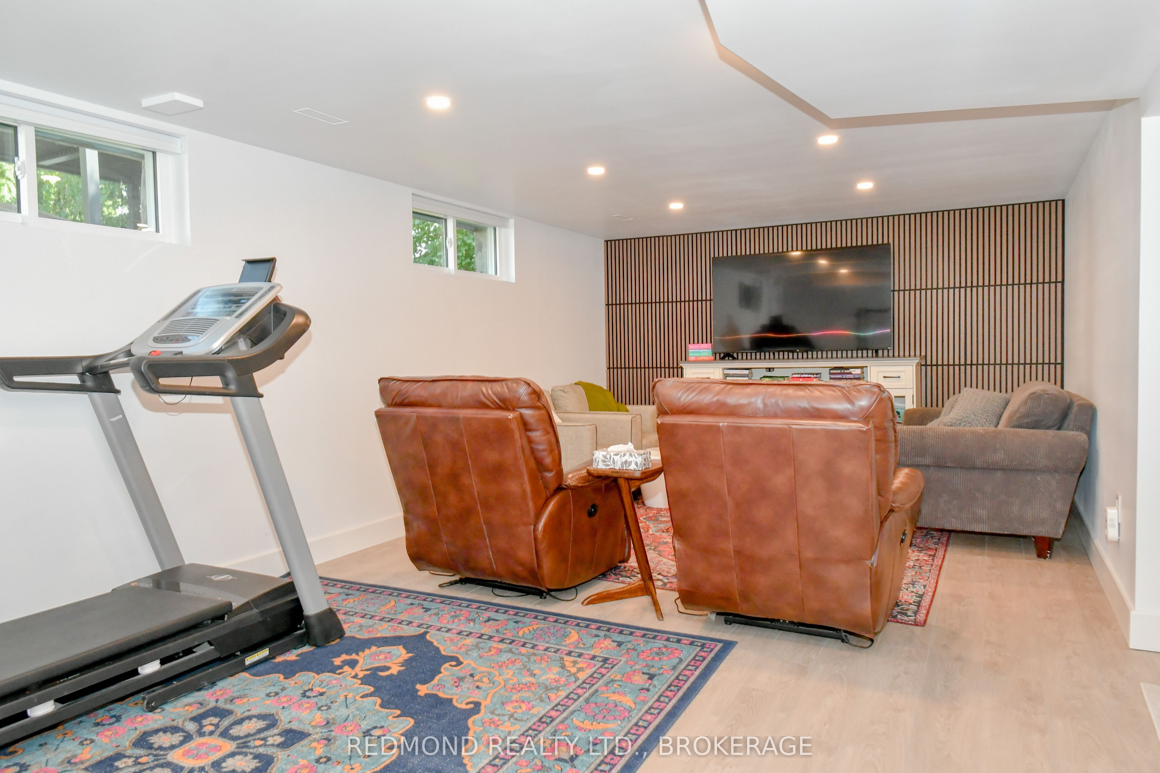 250 Wellington Street Property Photo 23