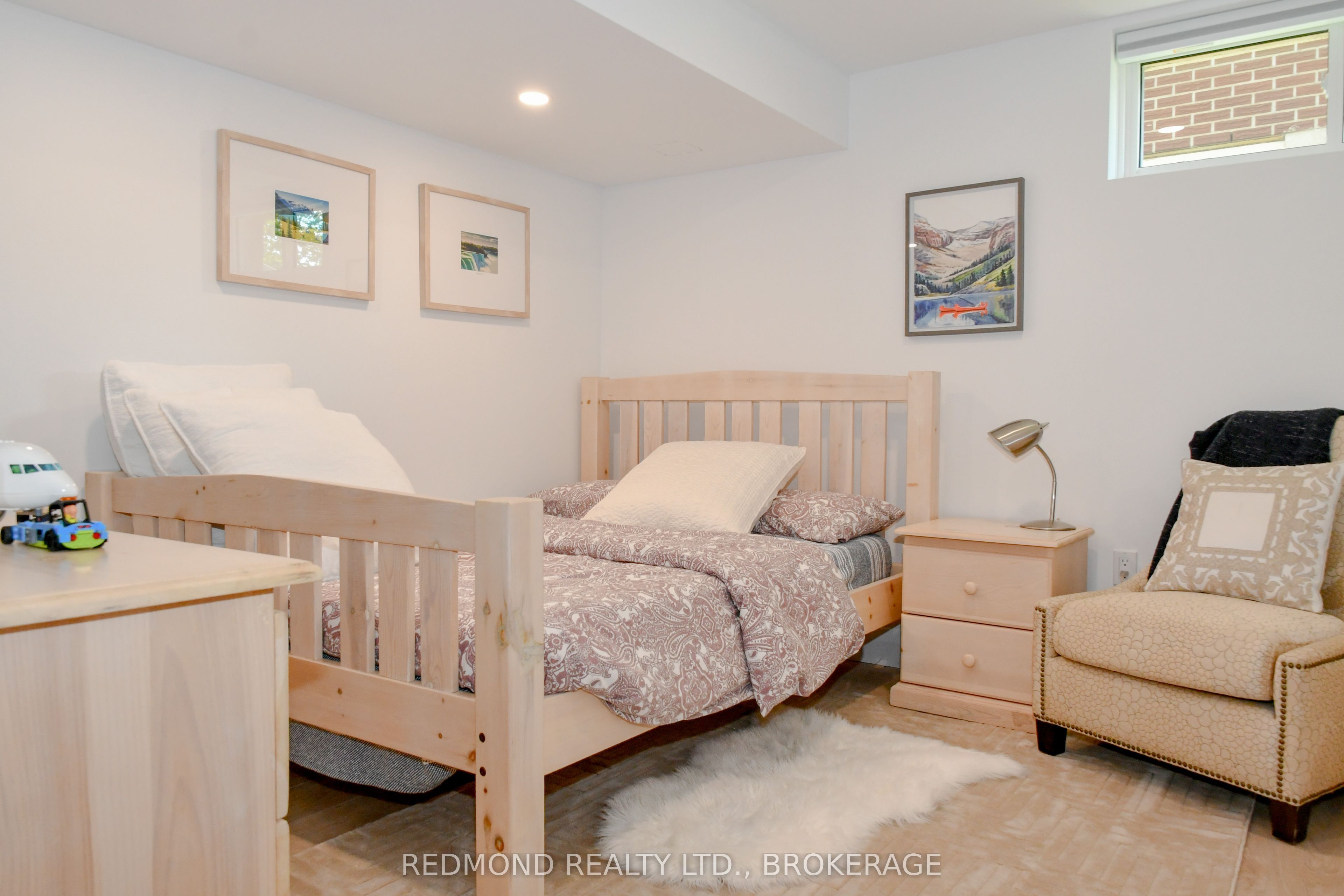 250 Wellington Street Property Photo 25