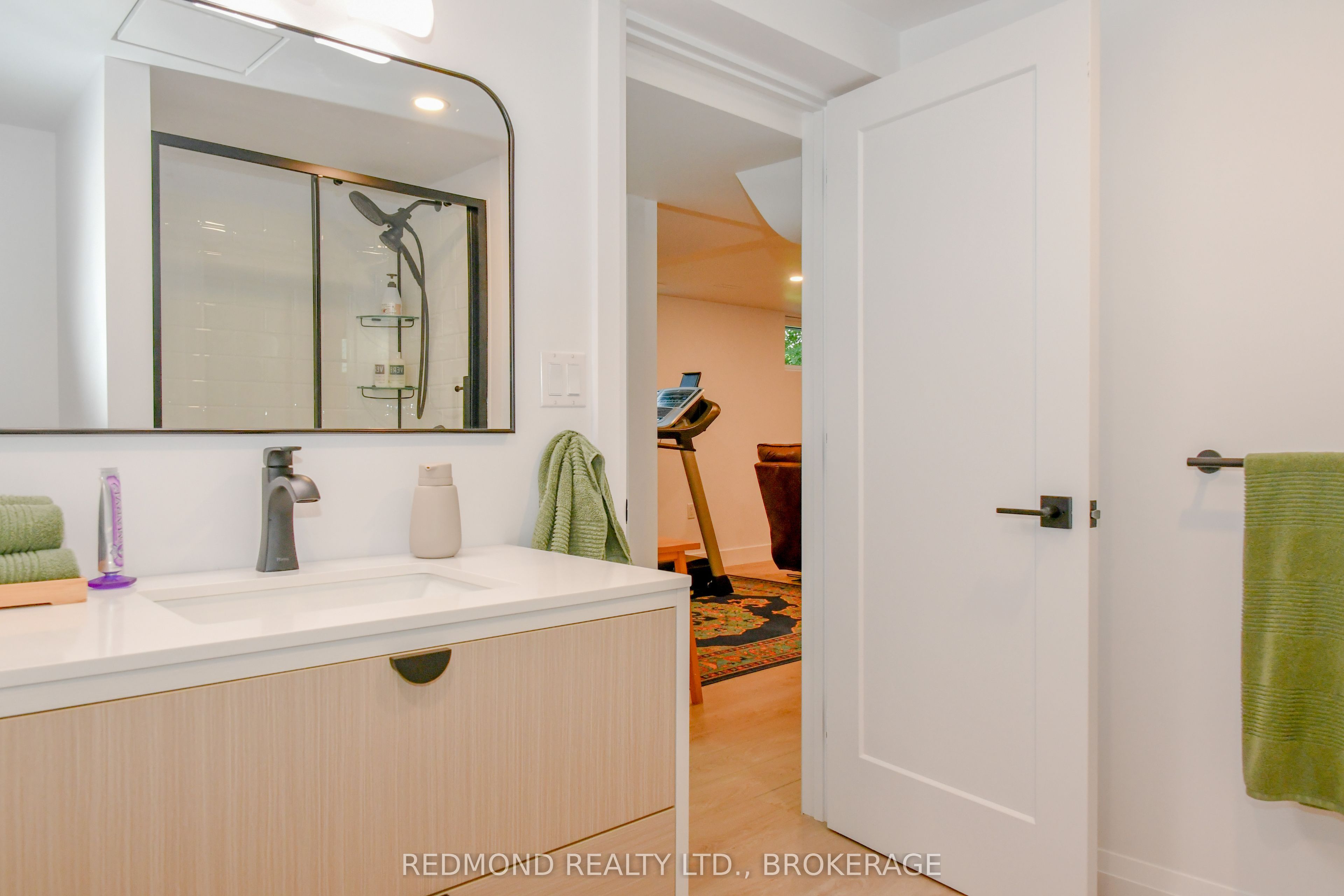250 Wellington Street Property Photo 27