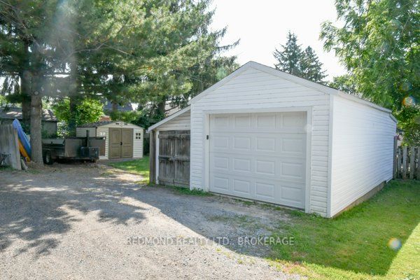 250 Wellington Street Property Photo 31