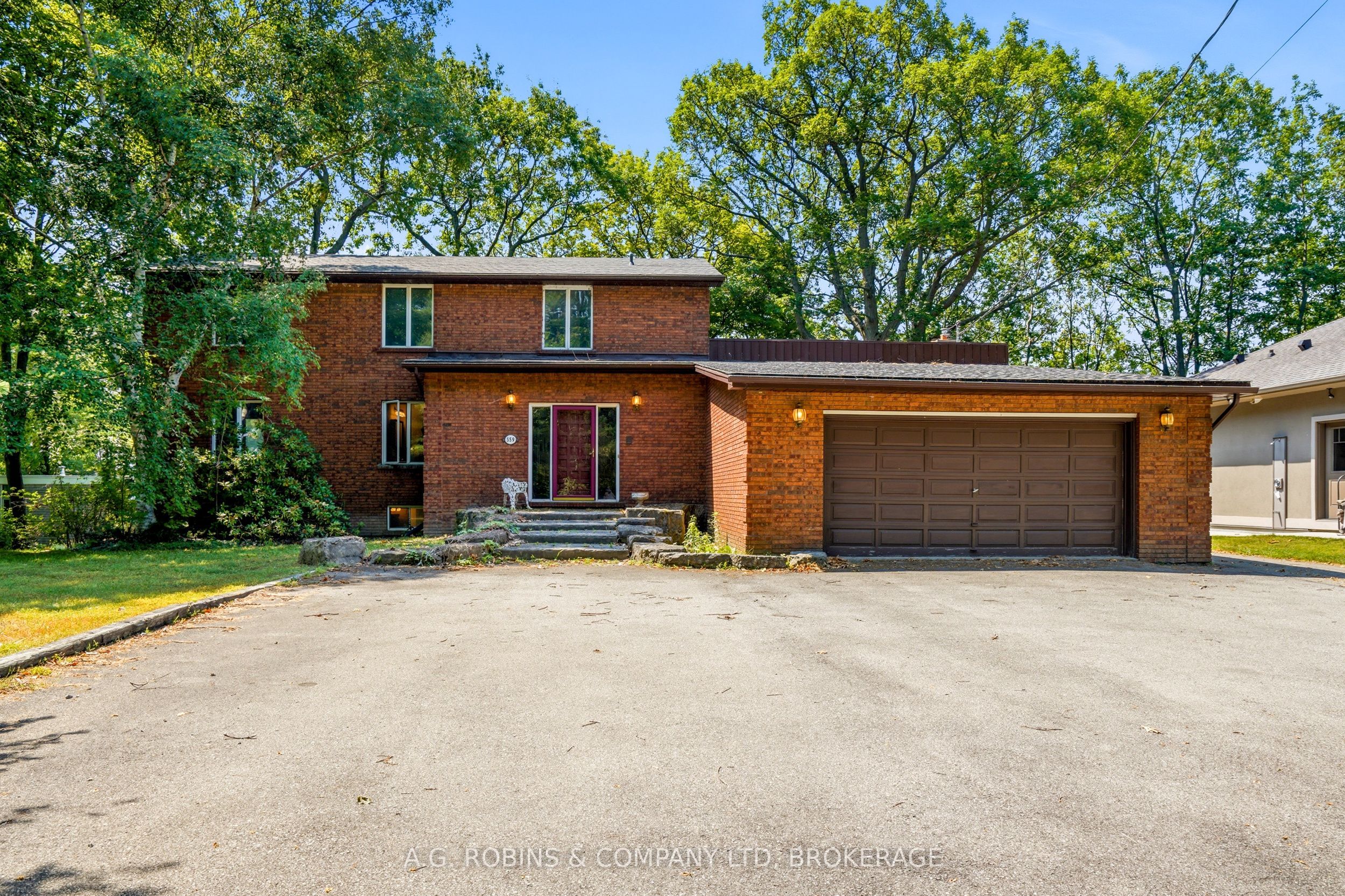 559 Lakeshore Road E Property Photo 1