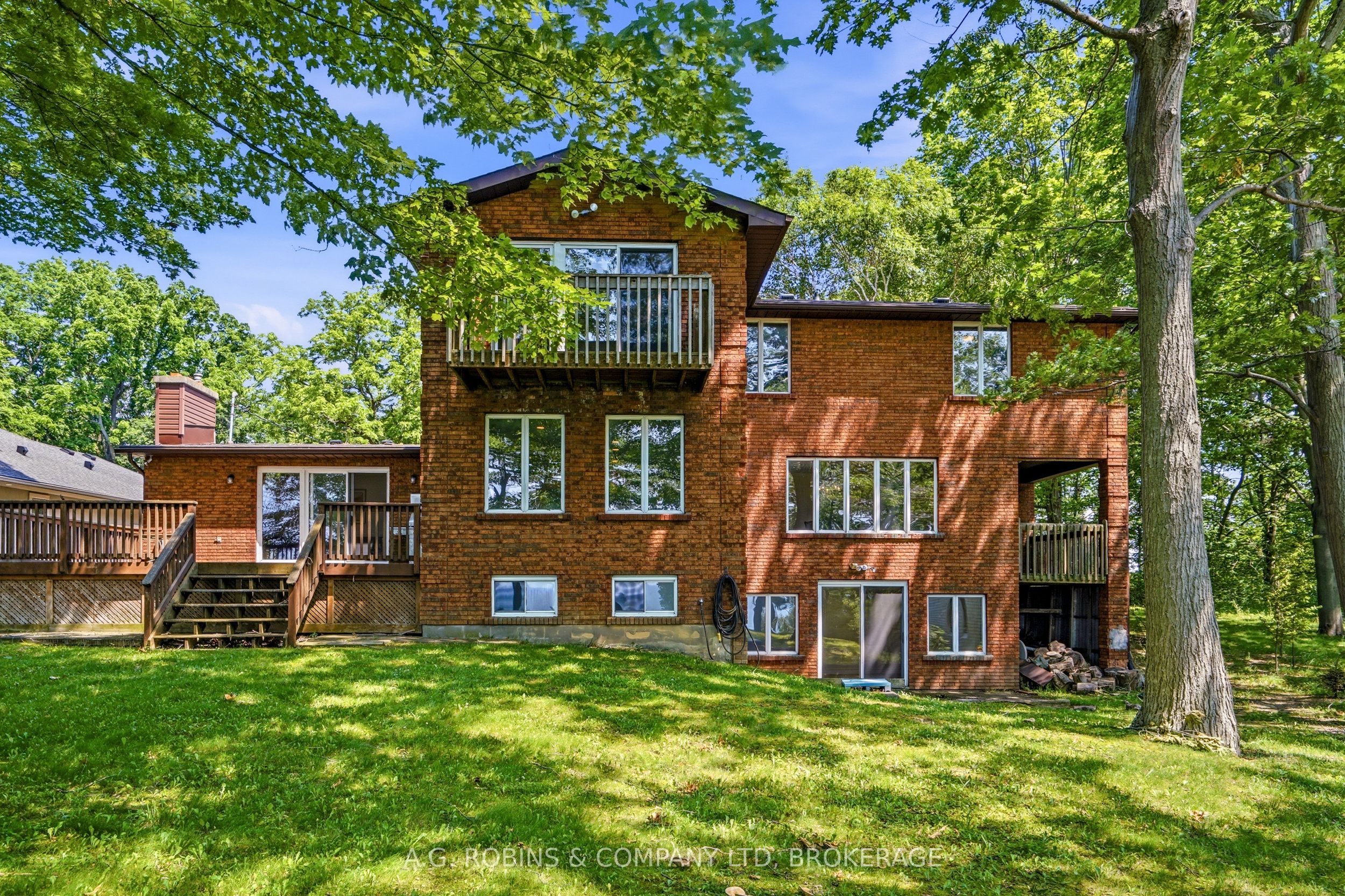 559 Lakeshore Road E Property Photo 3
