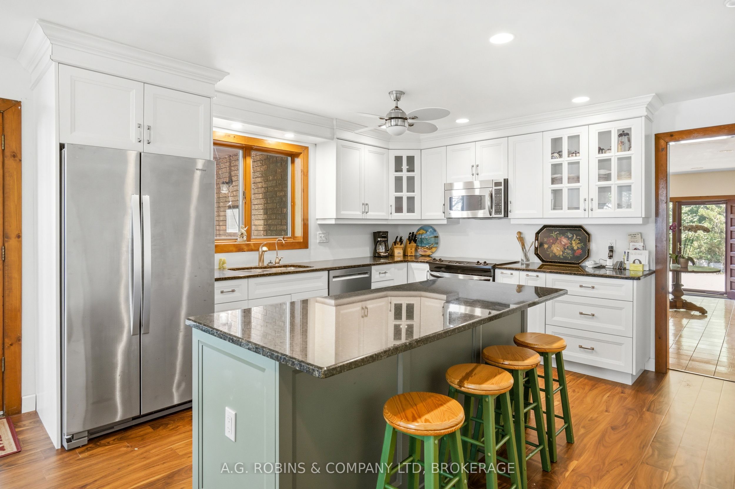 559 Lakeshore Road E Property Photo 17