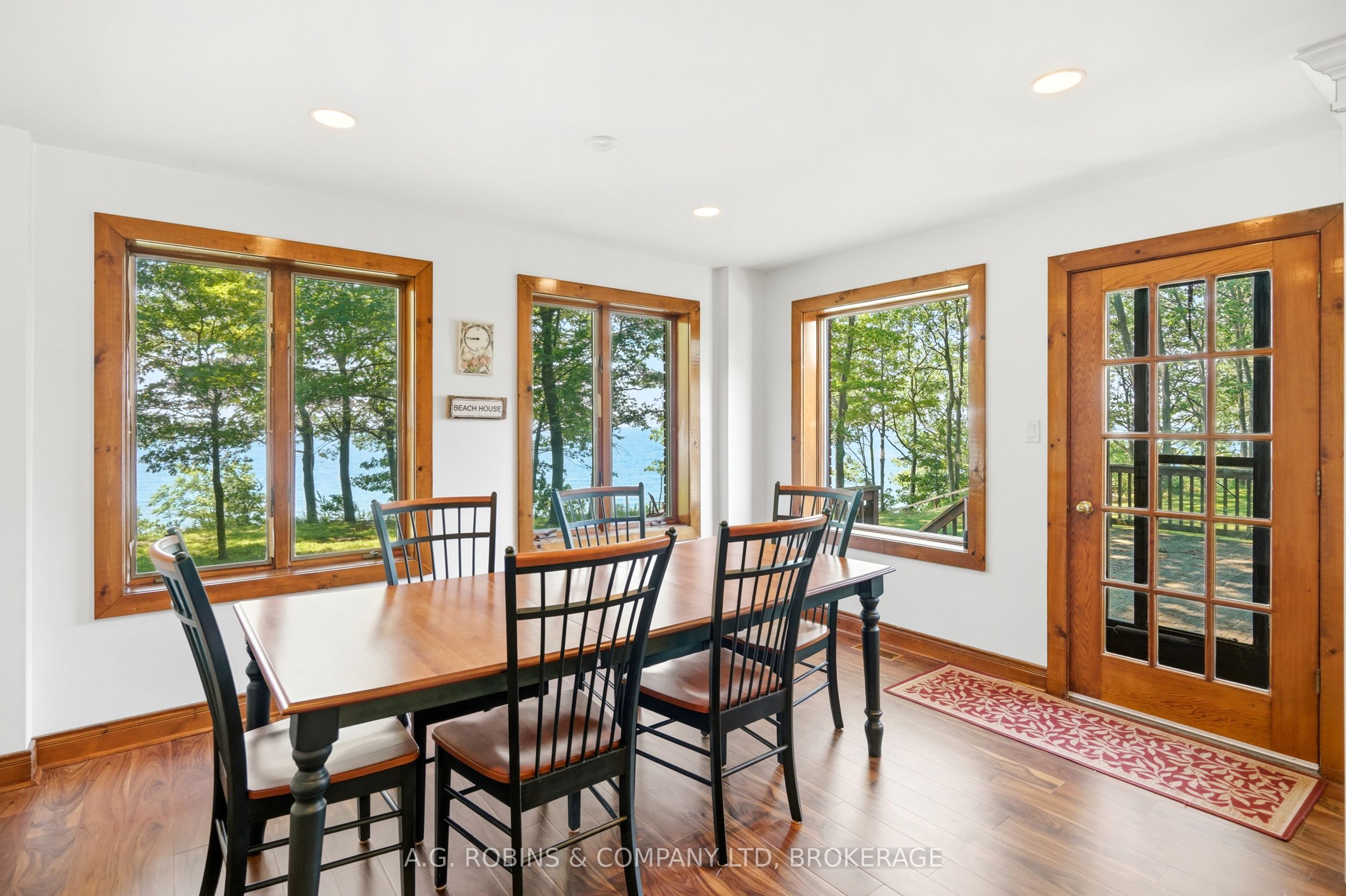 559 Lakeshore Road E Property Photo 19