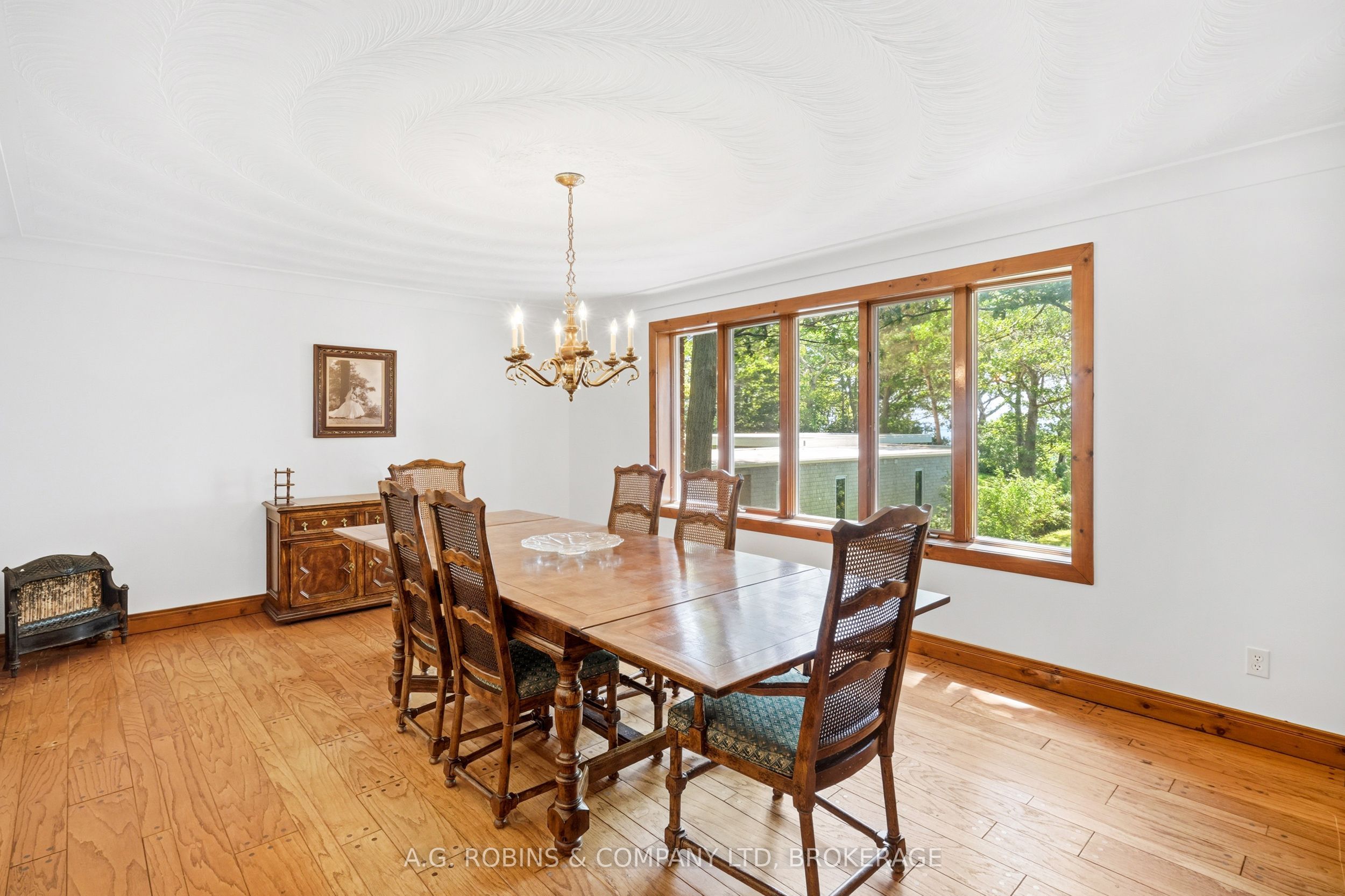559 Lakeshore Road E Property Photo 20