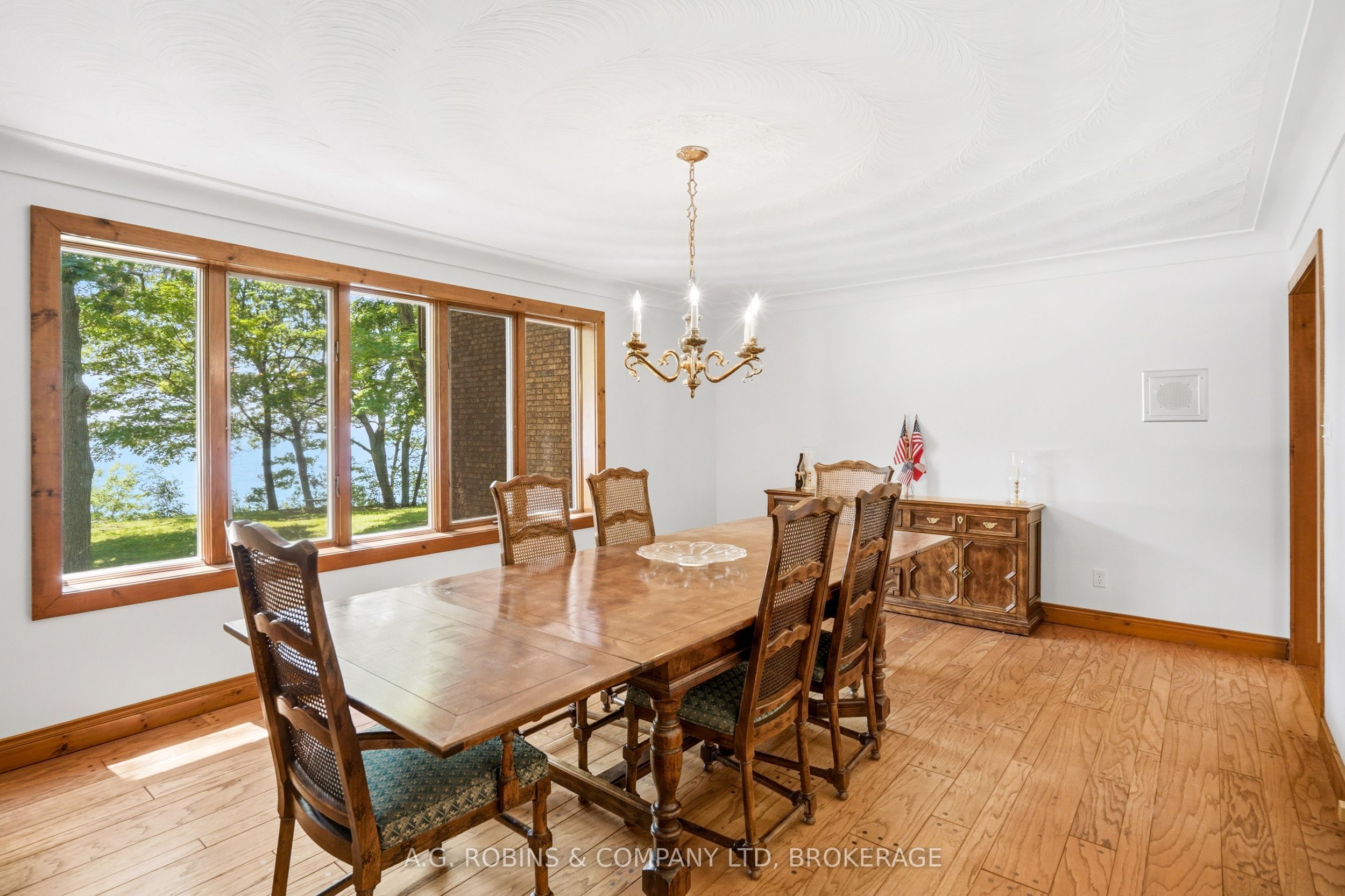559 Lakeshore Road E Property Photo 21