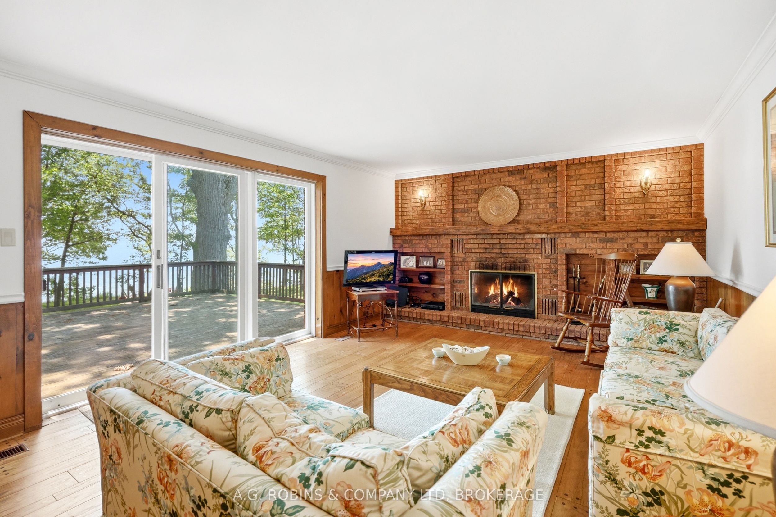559 Lakeshore Road E Property Photo 24