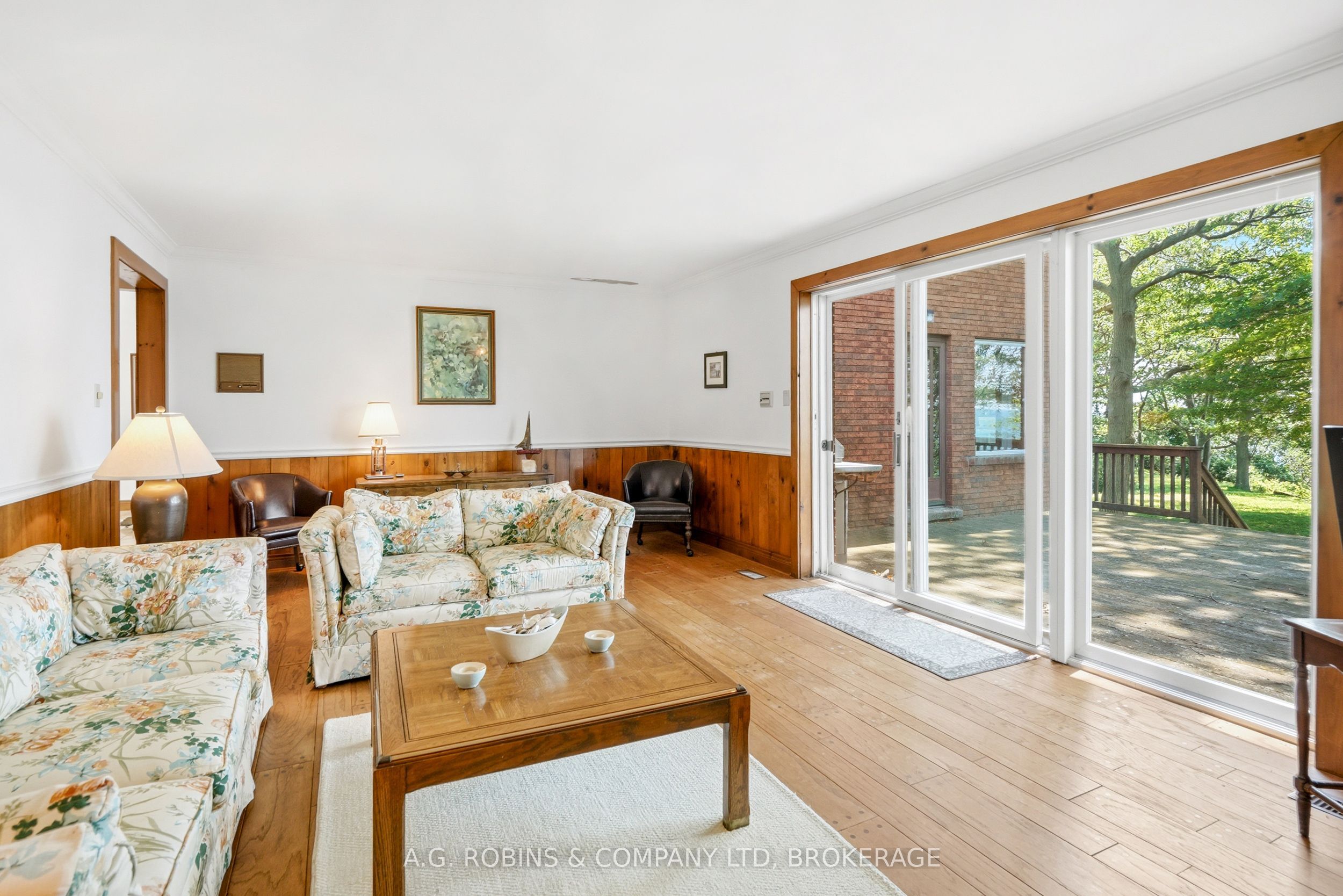 559 Lakeshore Road E Property Photo 25
