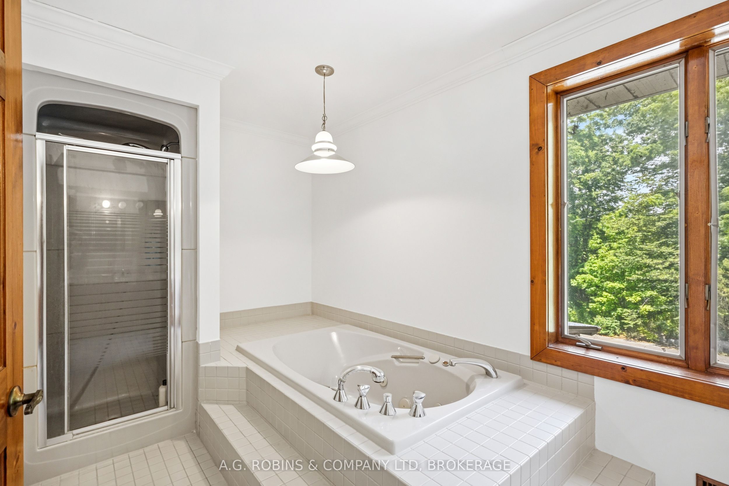 559 Lakeshore Road E Property Photo 31