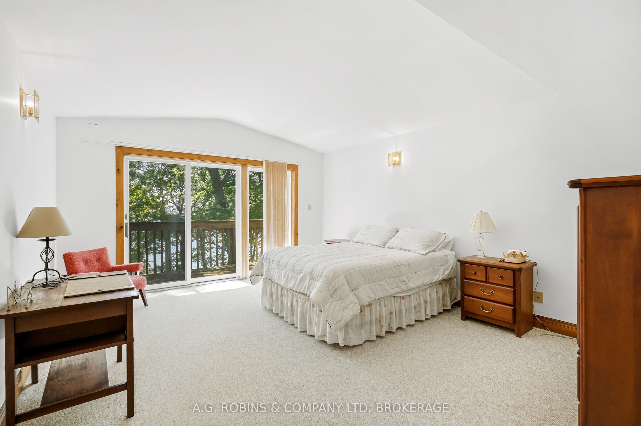 559 Lakeshore Road E Property Photo 32
