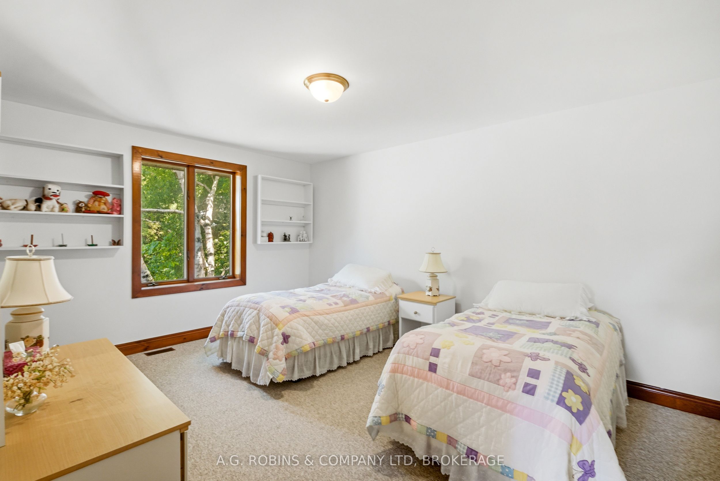 559 Lakeshore Road E Property Photo 35