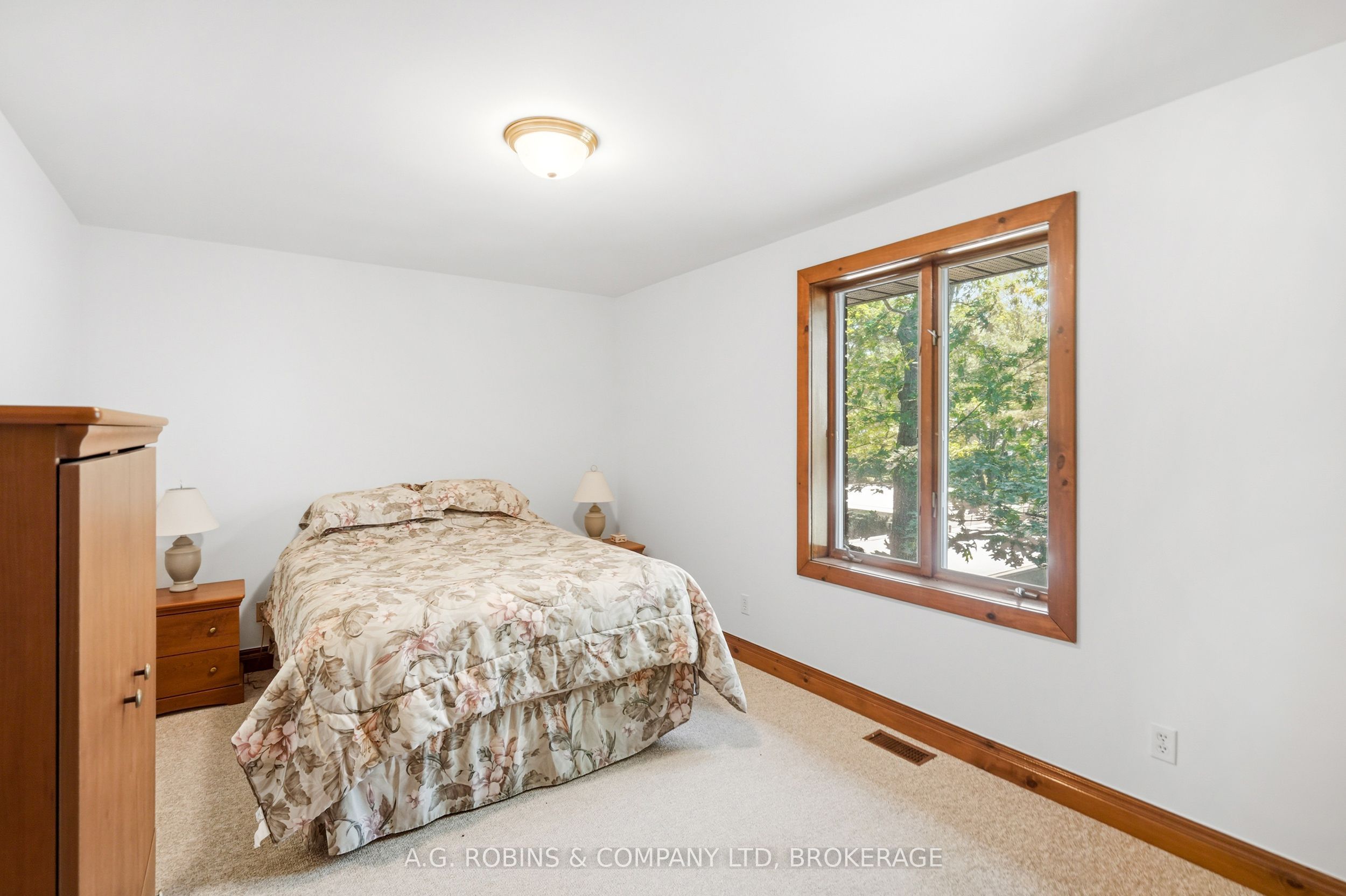 559 Lakeshore Road E Property Photo 37