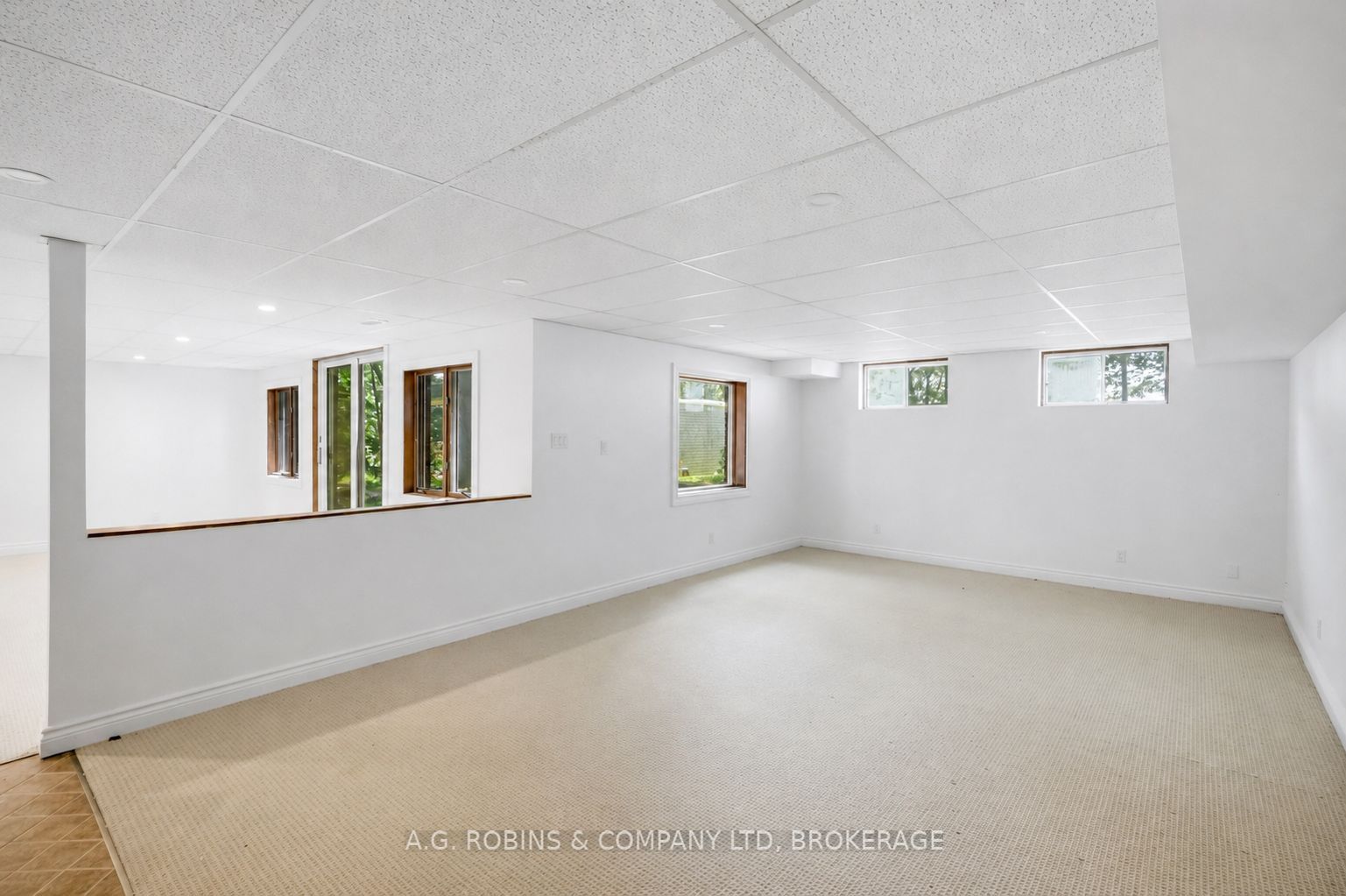 559 Lakeshore Road E Property Photo 39