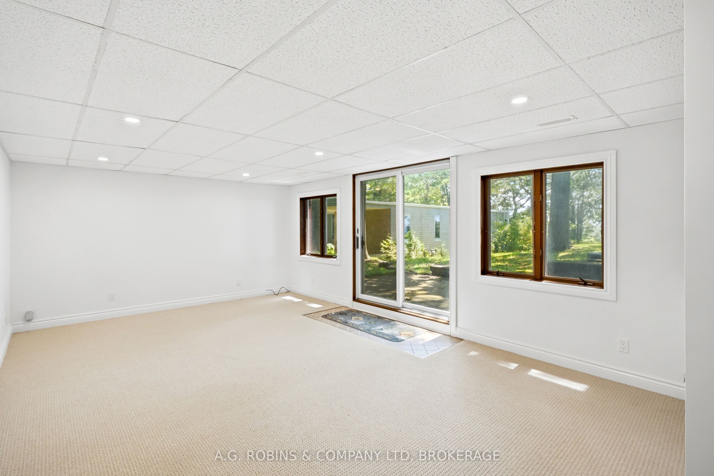 559 Lakeshore Road E Property Photo 40