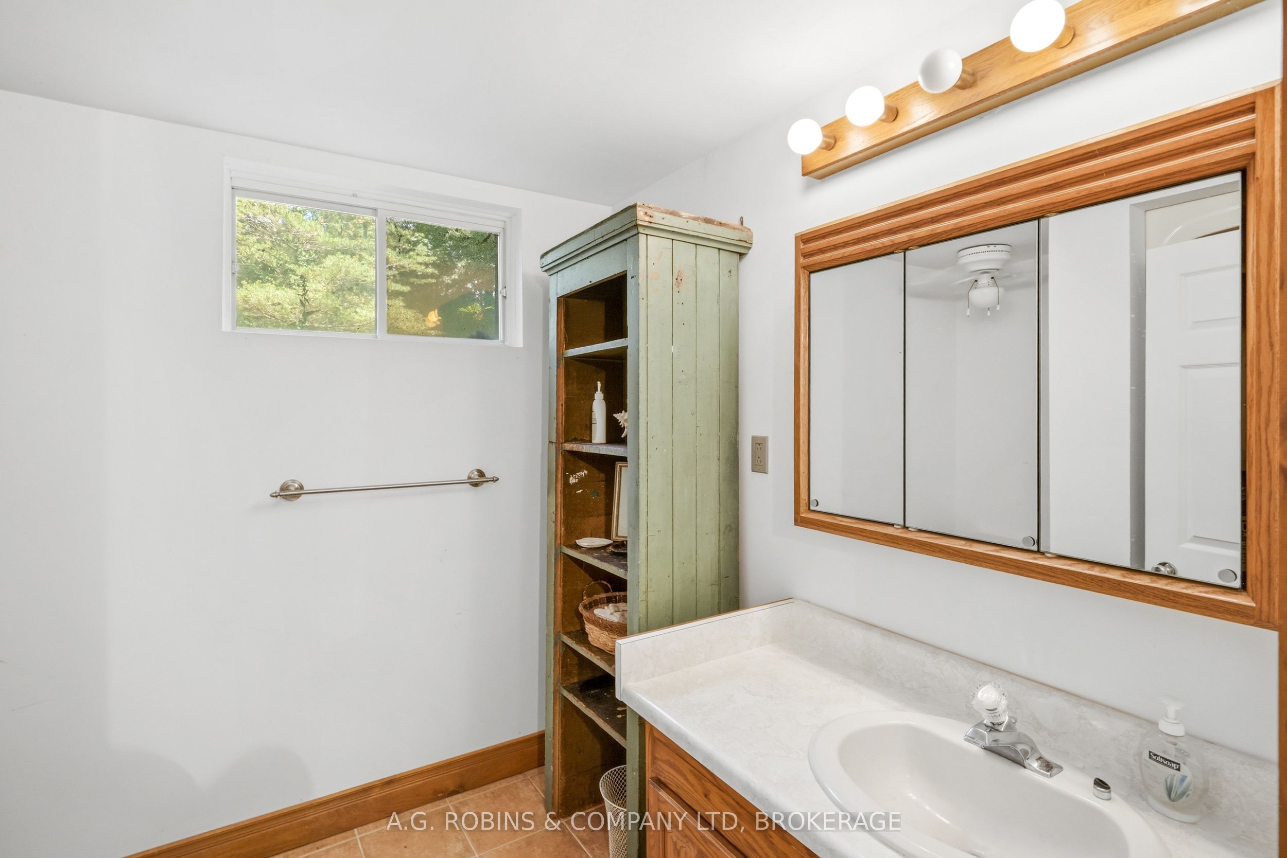 559 Lakeshore Road E Property Photo 41