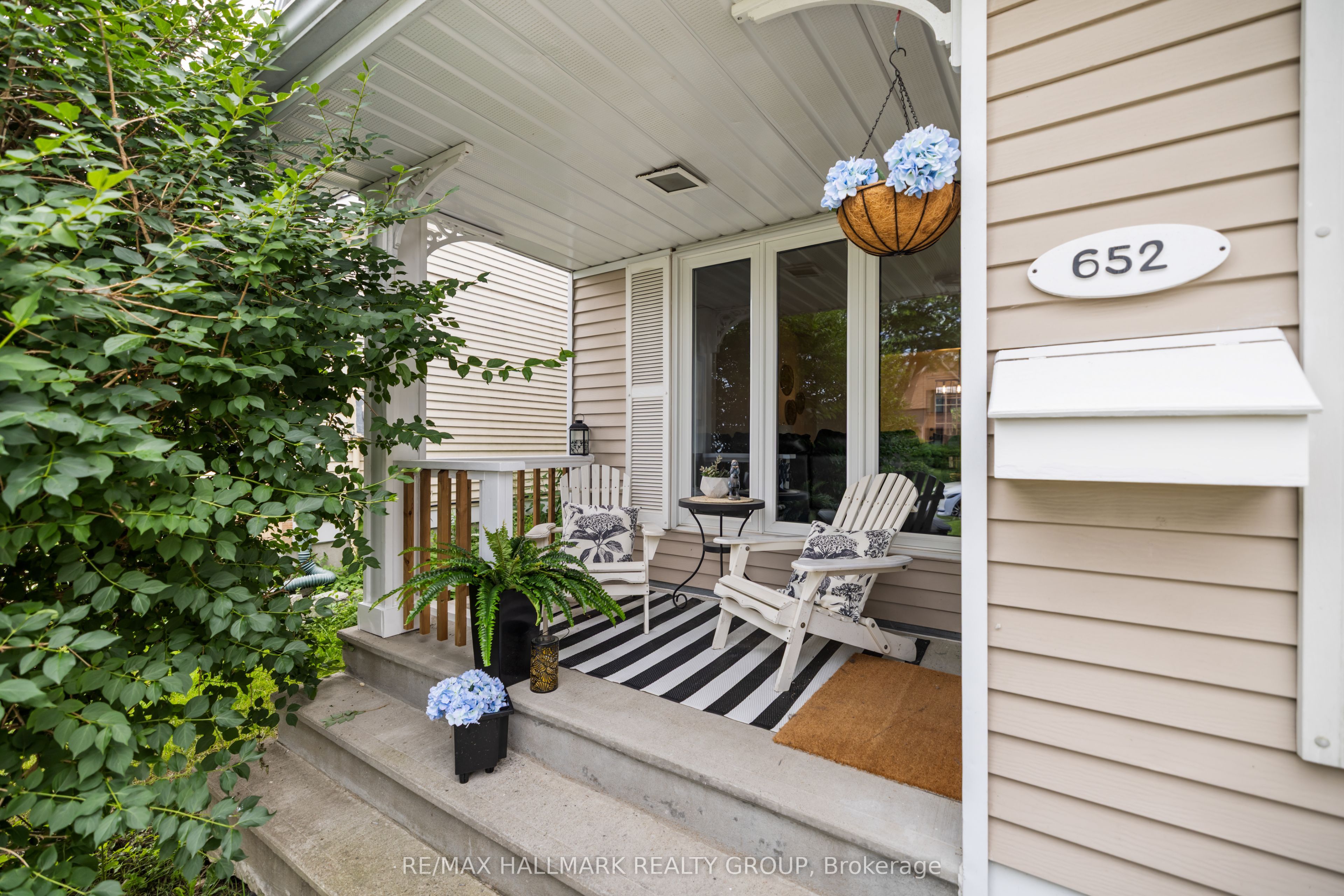 652 Thicket Way Property Photo 2