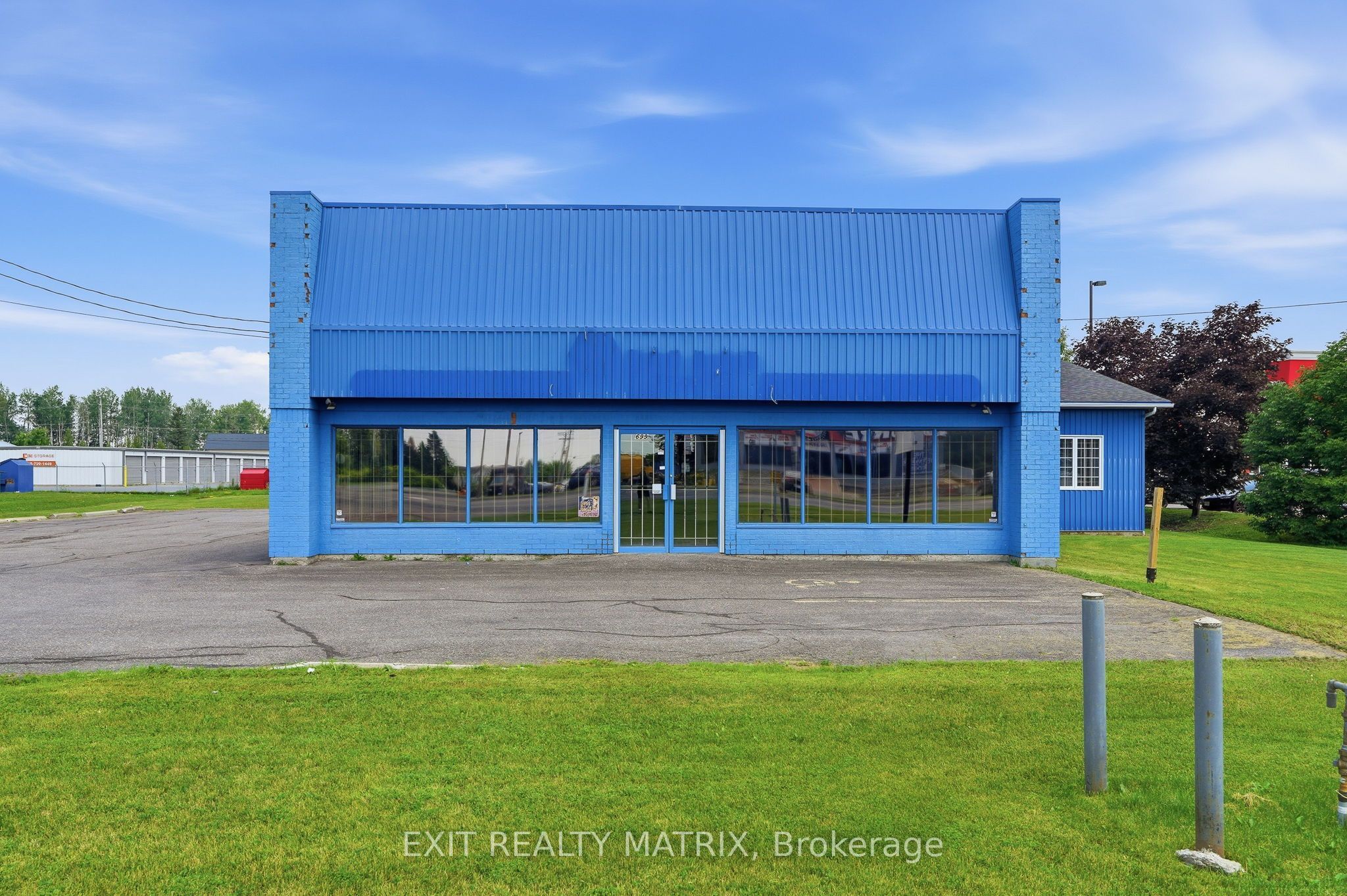 699 Notre Dame Street Property Photo 1