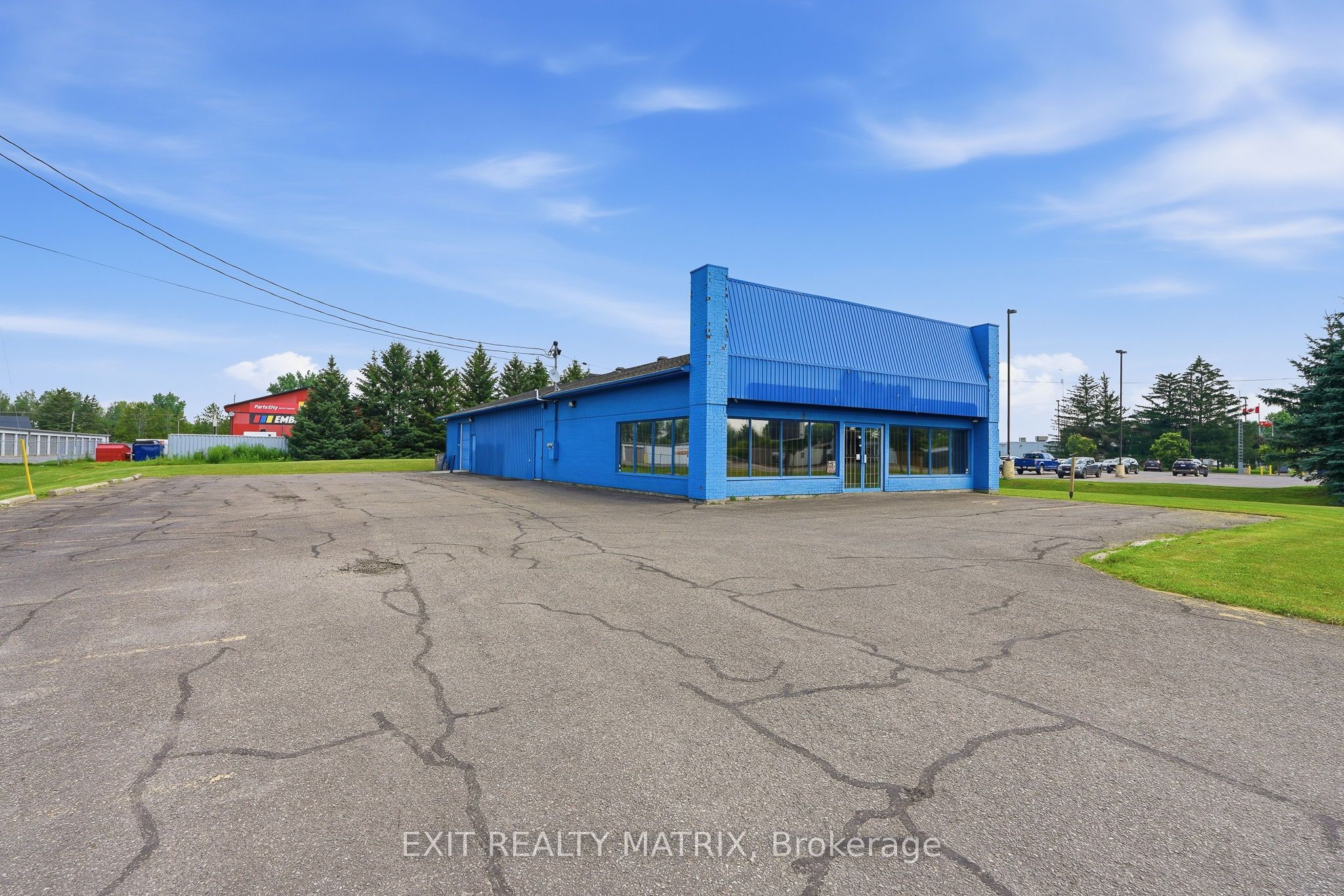 699 Notre Dame Street Property Photo 4