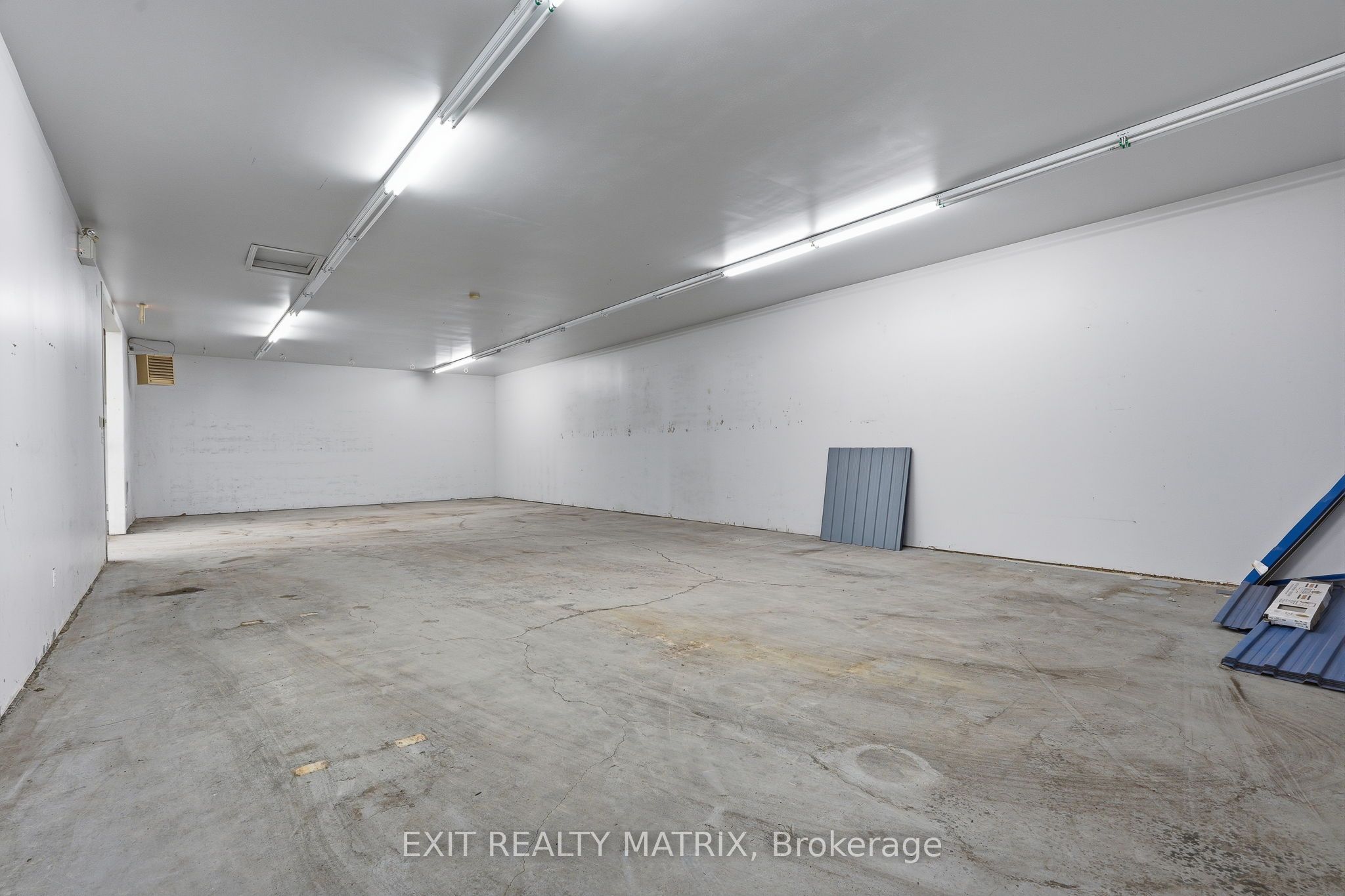 699 Notre Dame Street Property Photo 23