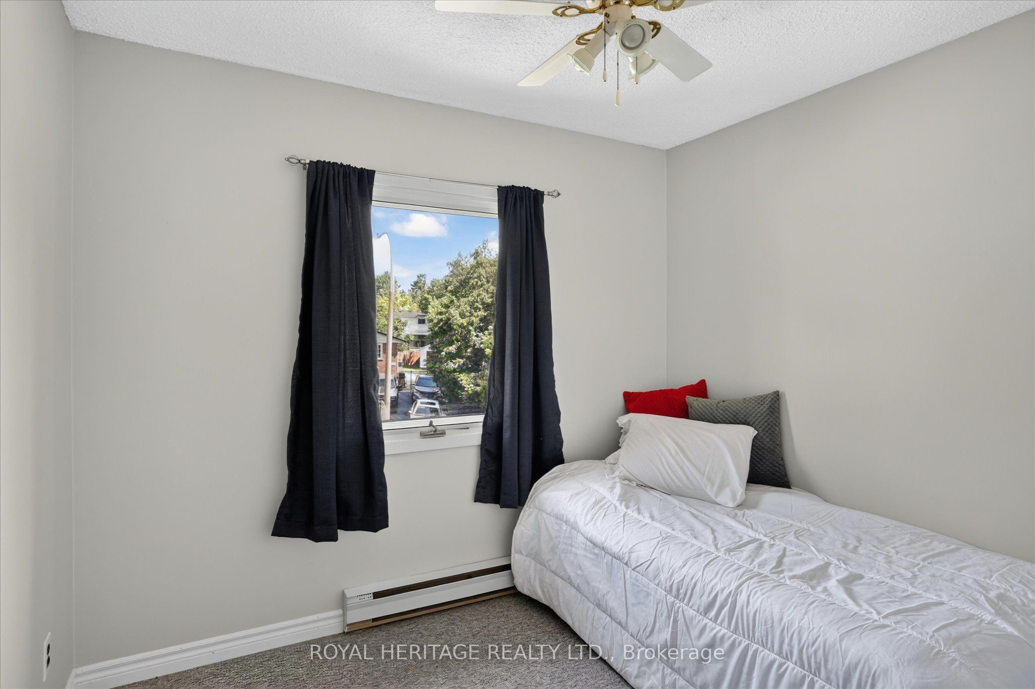 1621 Applewood Crescent Property Photo 25