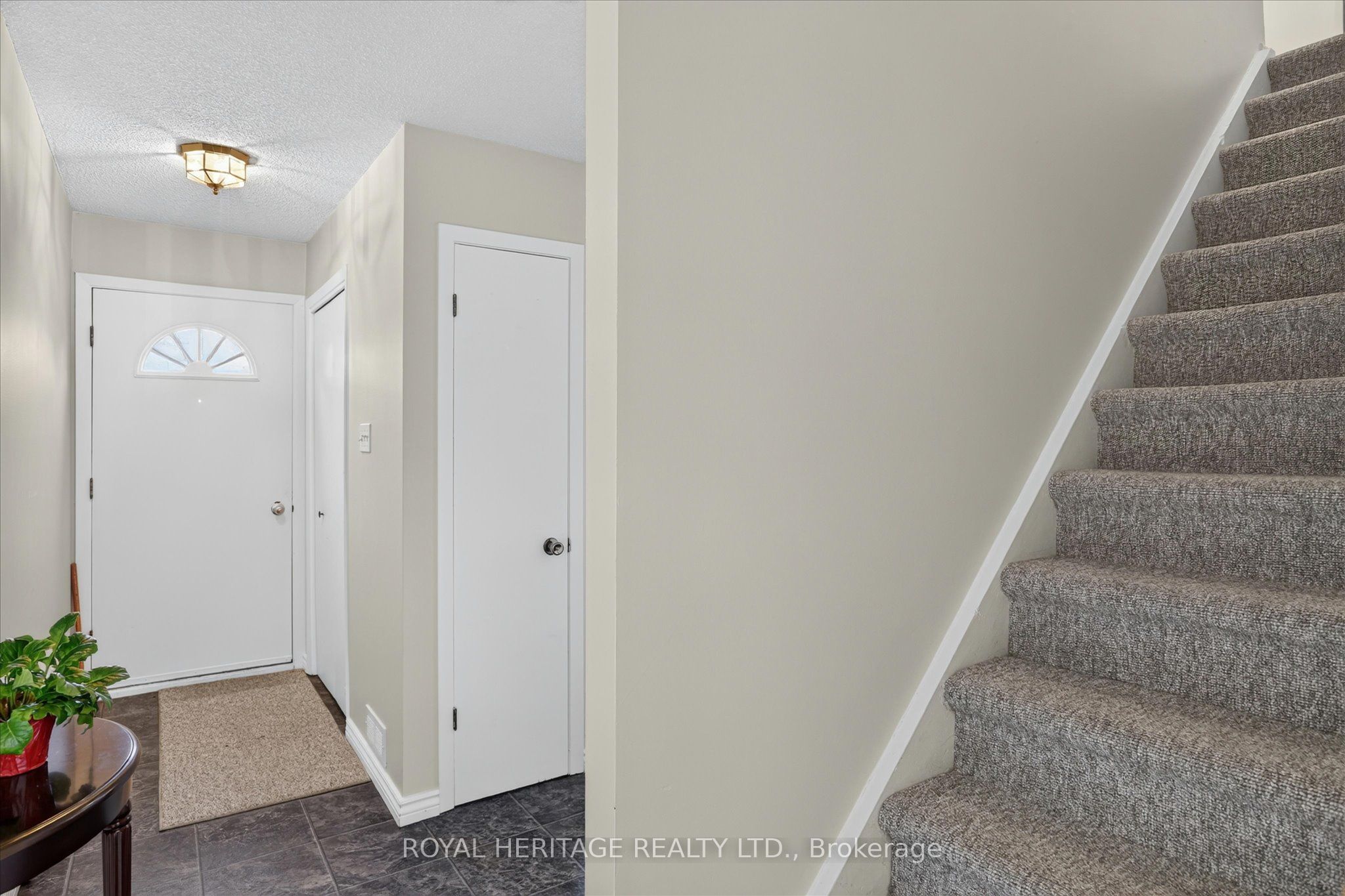 1621 Applewood Crescent Property Photo 31