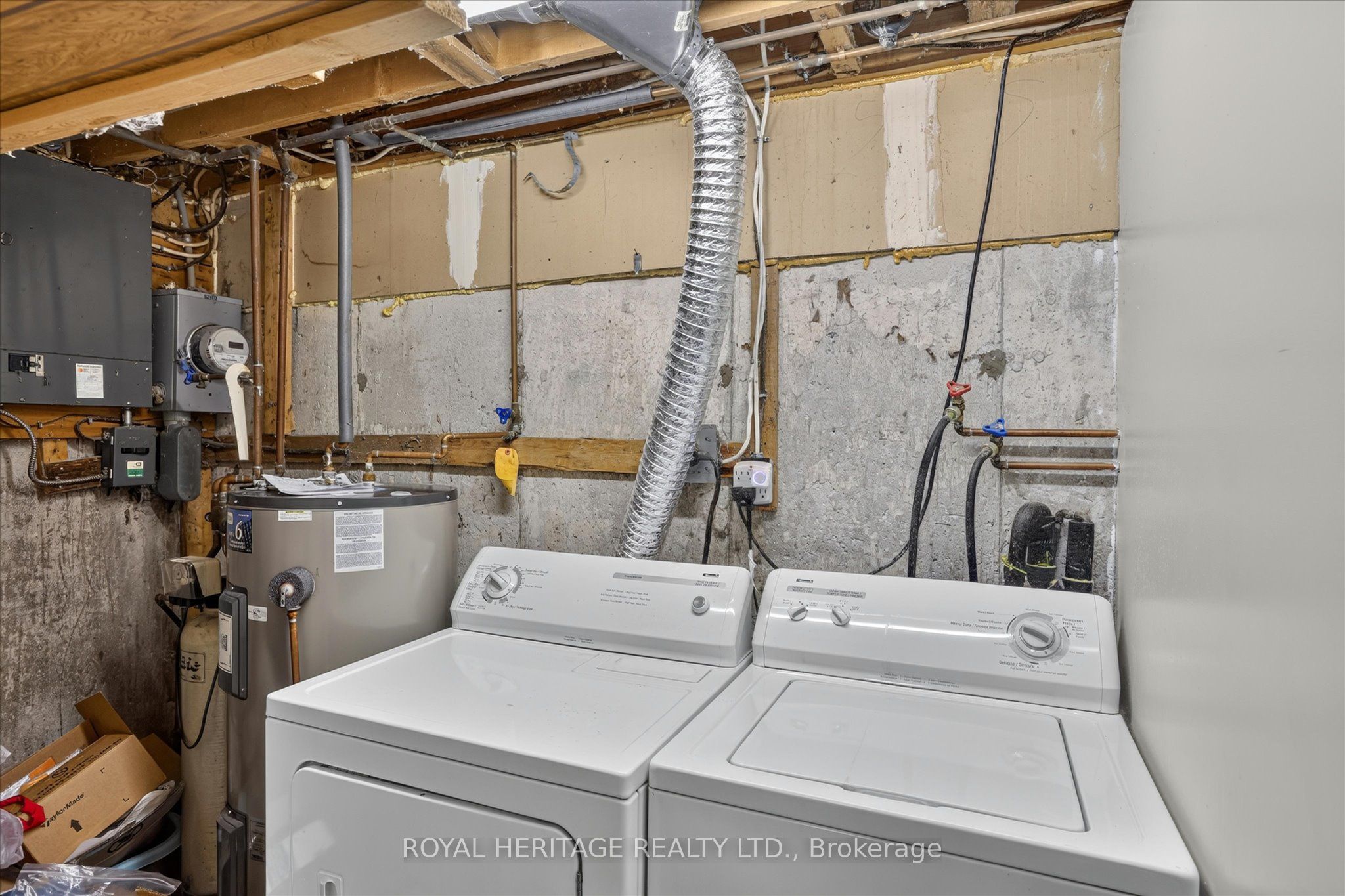 1621 Applewood Crescent Property Photo 34