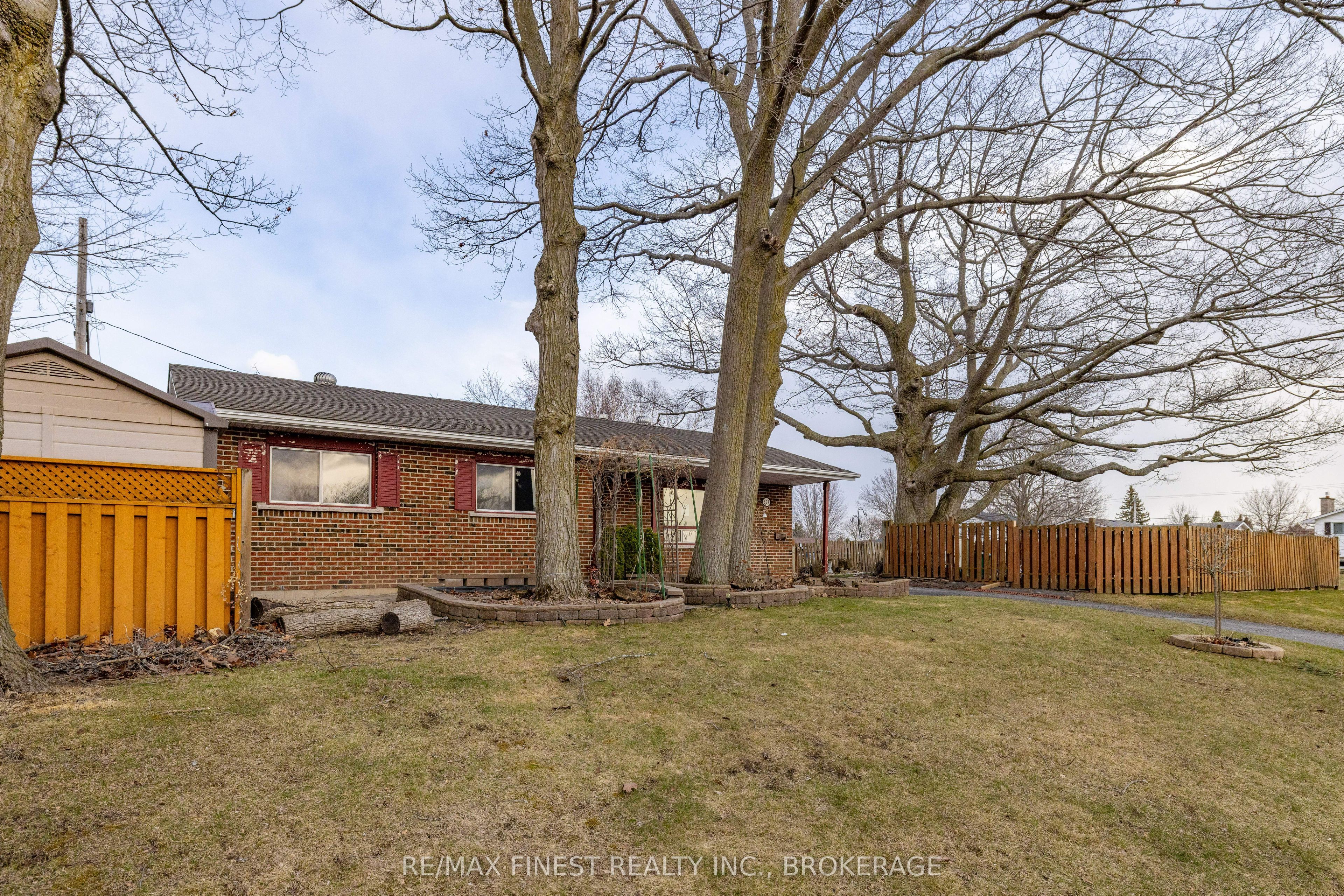 628 Stanford Street Property Photo 2