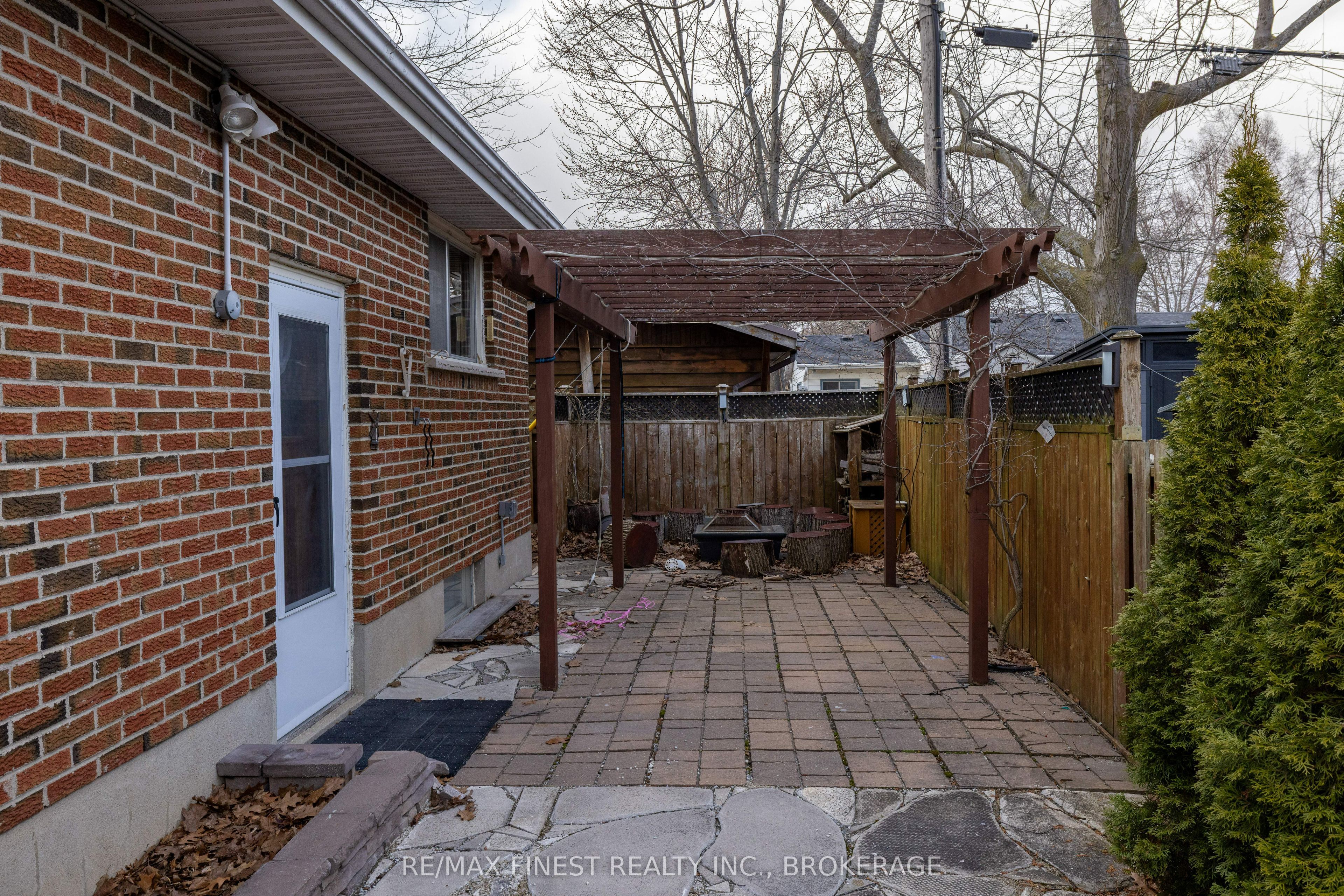 628 Stanford Street Property Photo 6