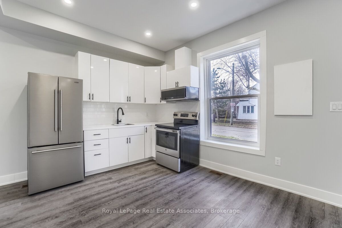 39 Welland Avenue S 1 Property Photo 6