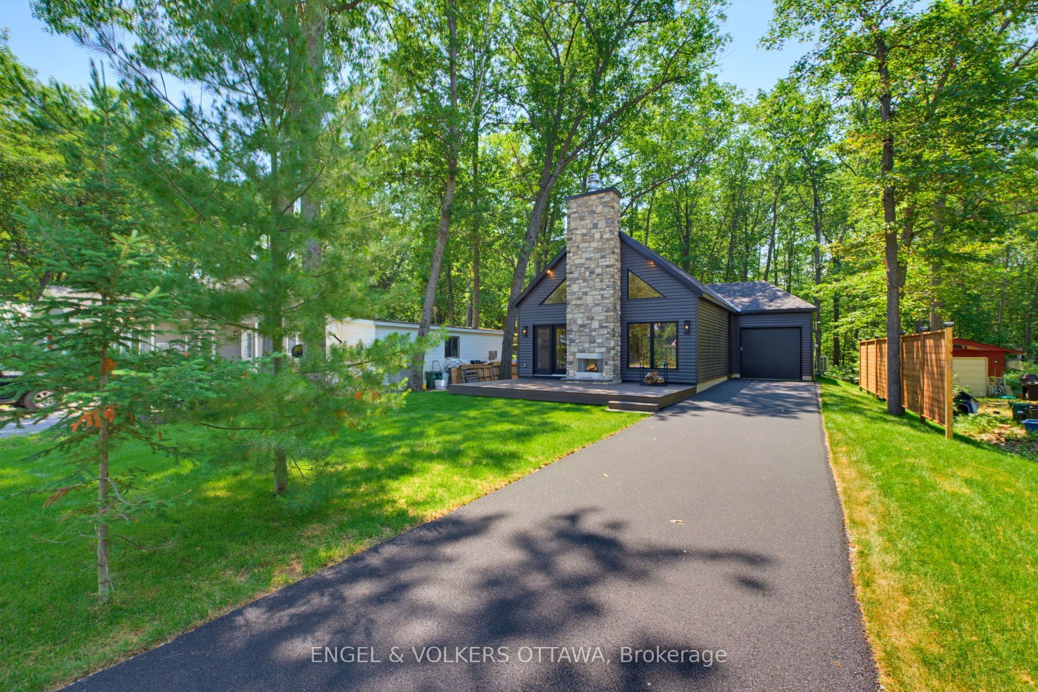 557 Bayview Drive Property Photo 1