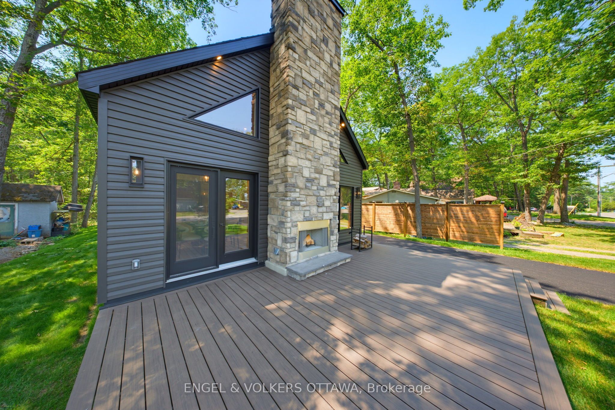 557 Bayview Drive Property Photo 2