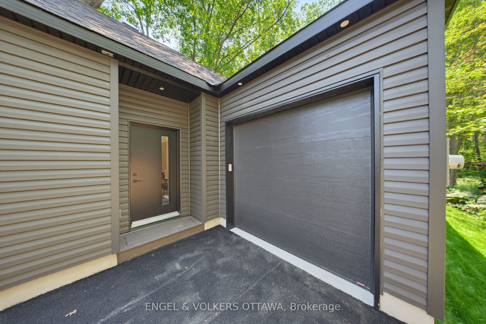 557 Bayview Drive Property Photo 3