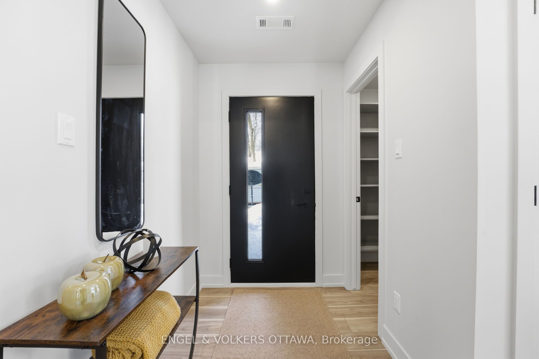 557 Bayview Drive Property Photo 4