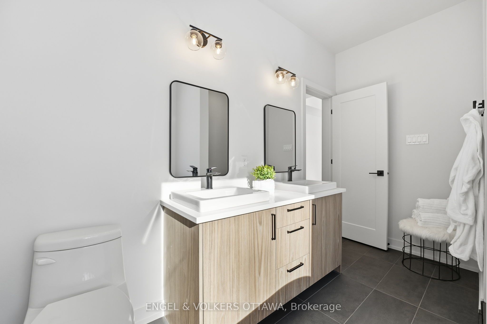 557 Bayview Drive Property Photo 22