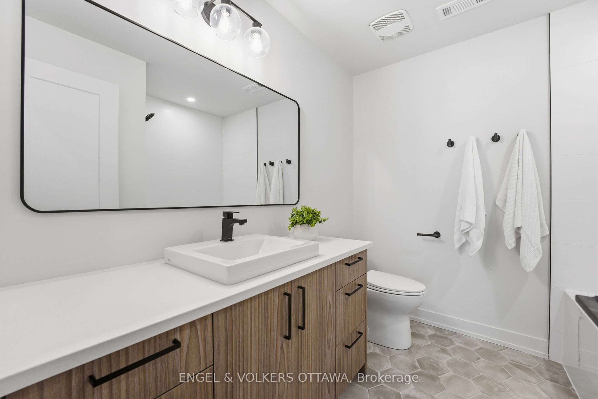 557 Bayview Drive Property Photo 26