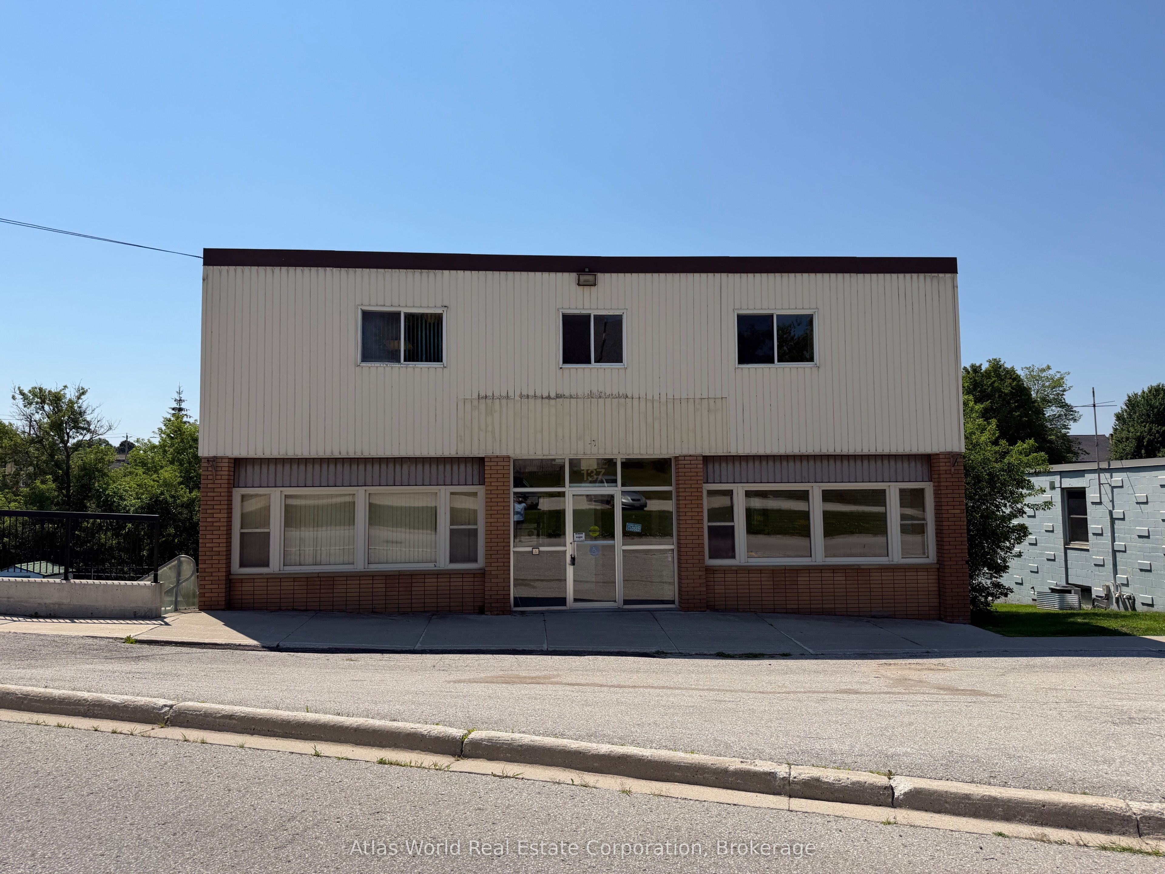 137 George Street W Property Photo 1