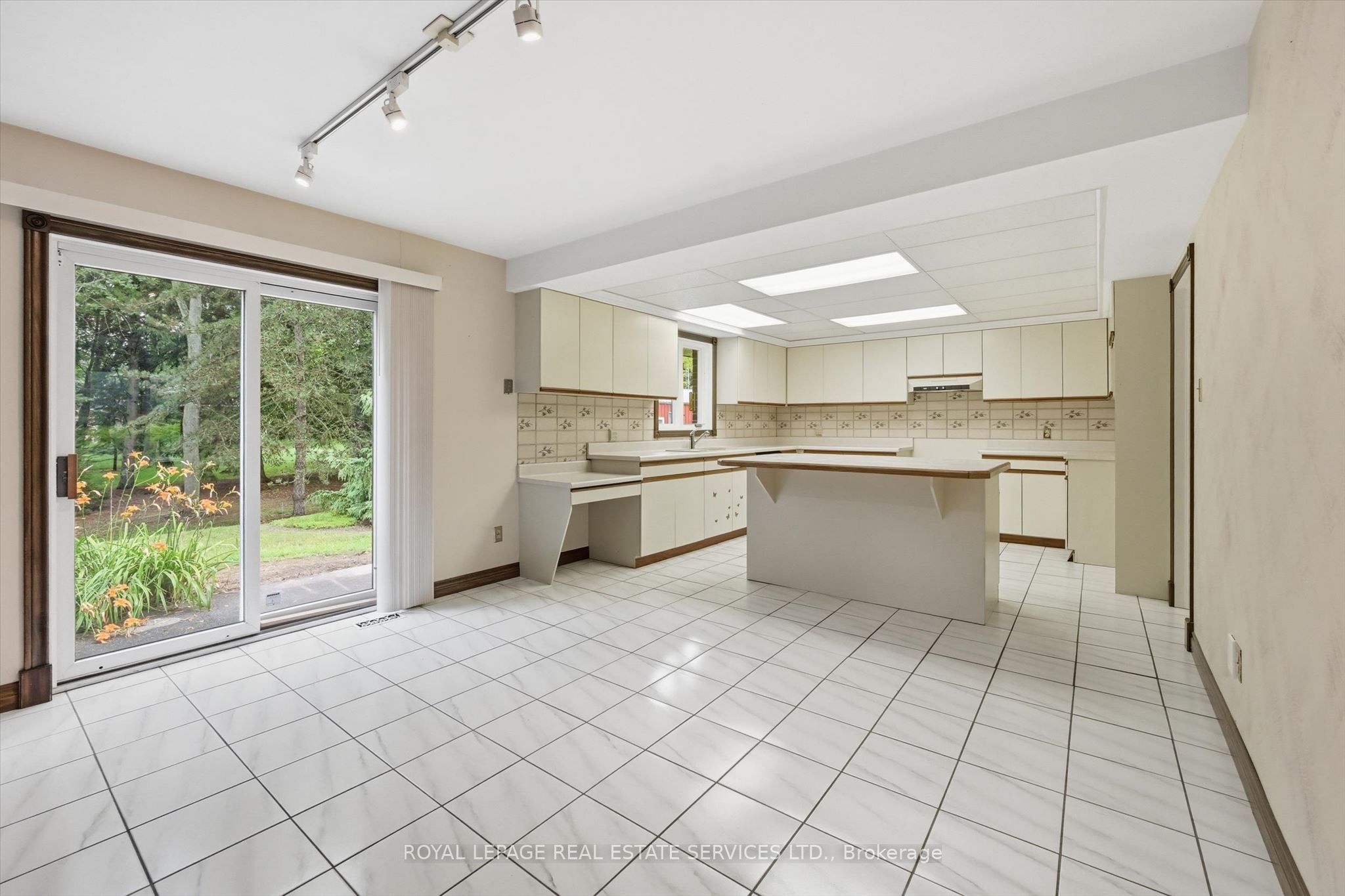 683 Canboro Road Property Photo 8