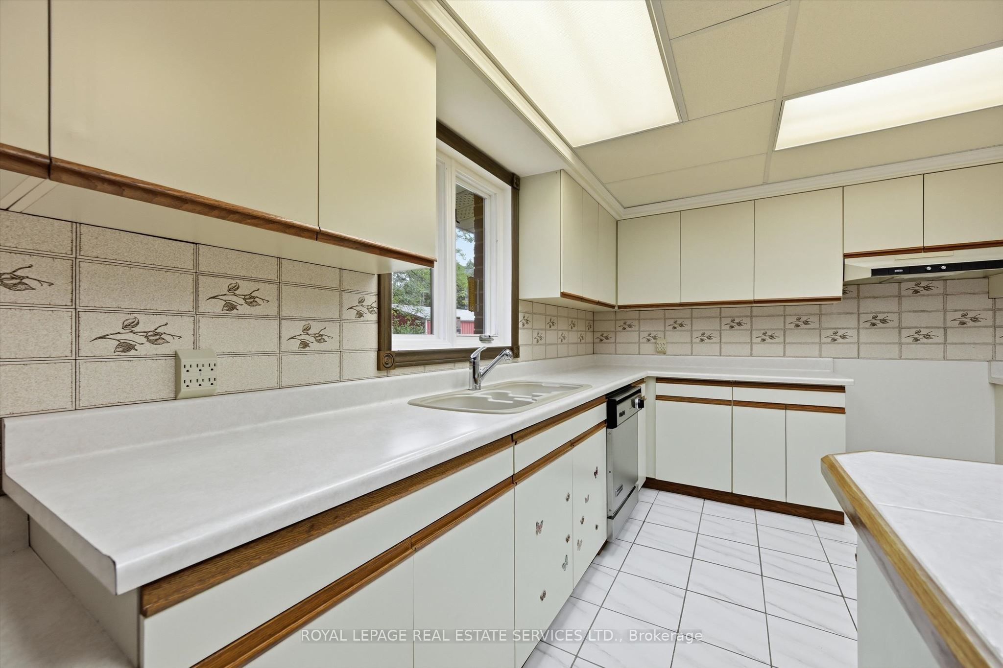 683 Canboro Road Property Photo 11