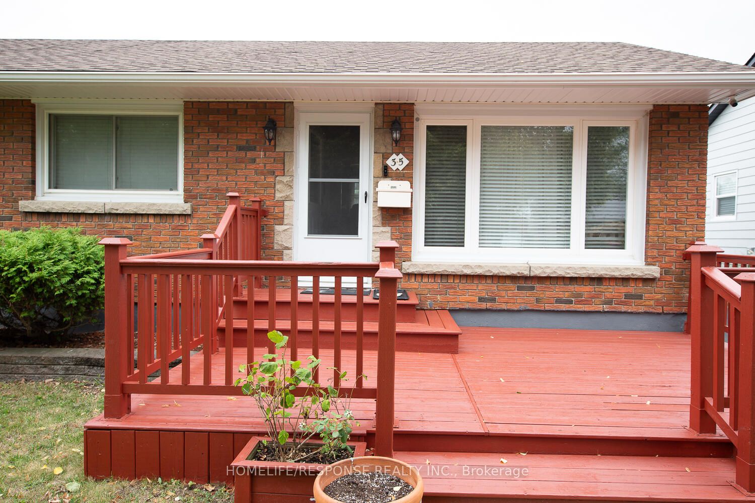 35 Parkdale Drive Property Photo 3