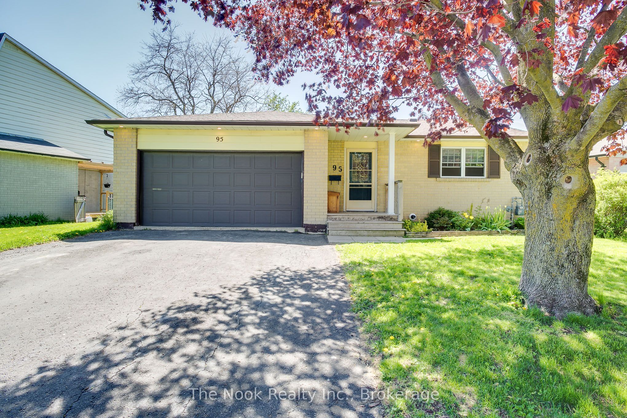 95 Peacock Boulevard Property Photo 1