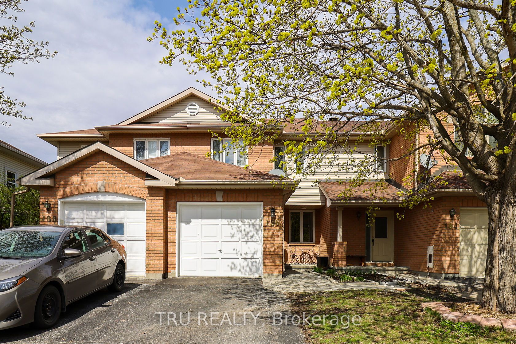 186 Daventry Crescent Property Photo 2