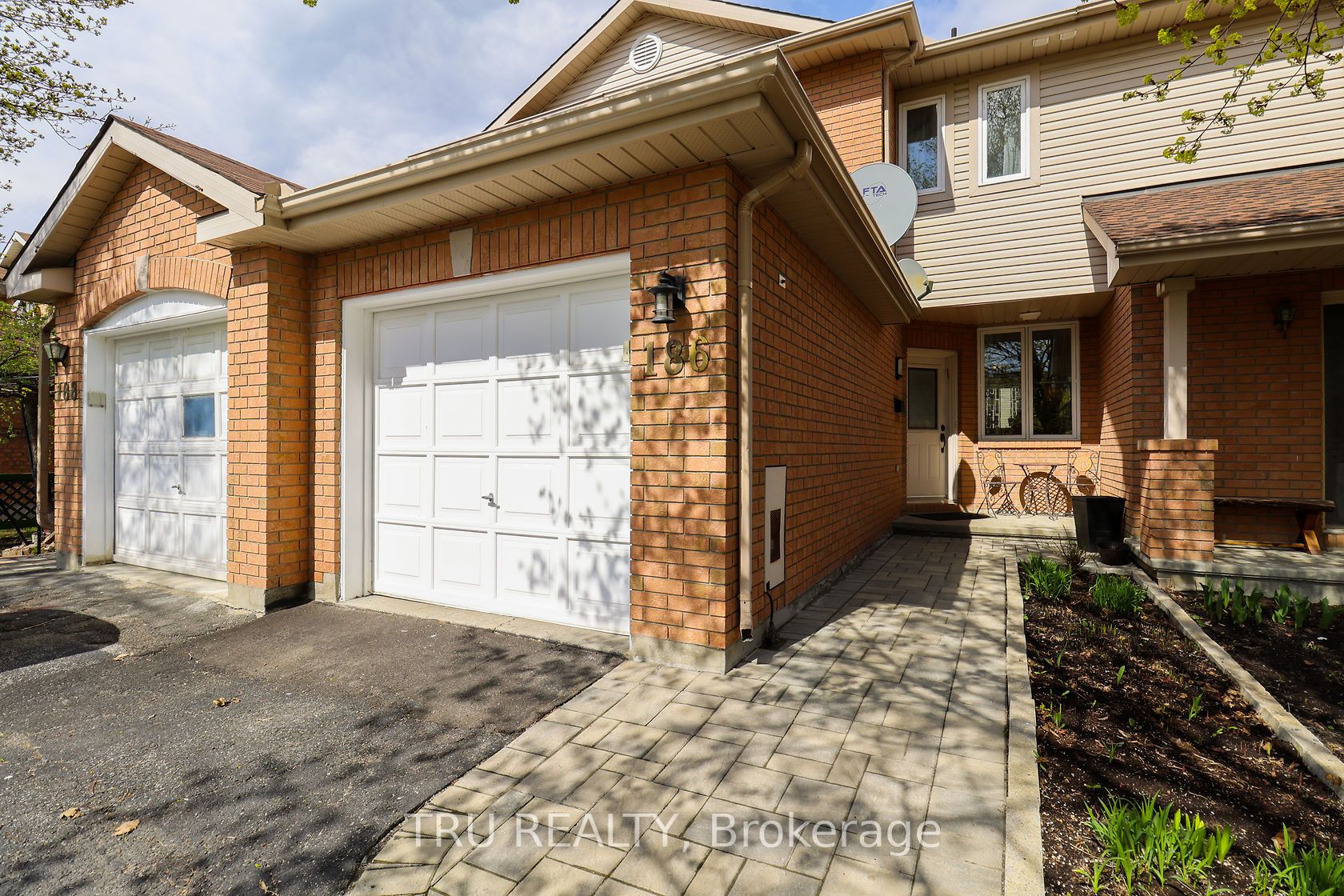 186 Daventry Crescent Property Photo 3