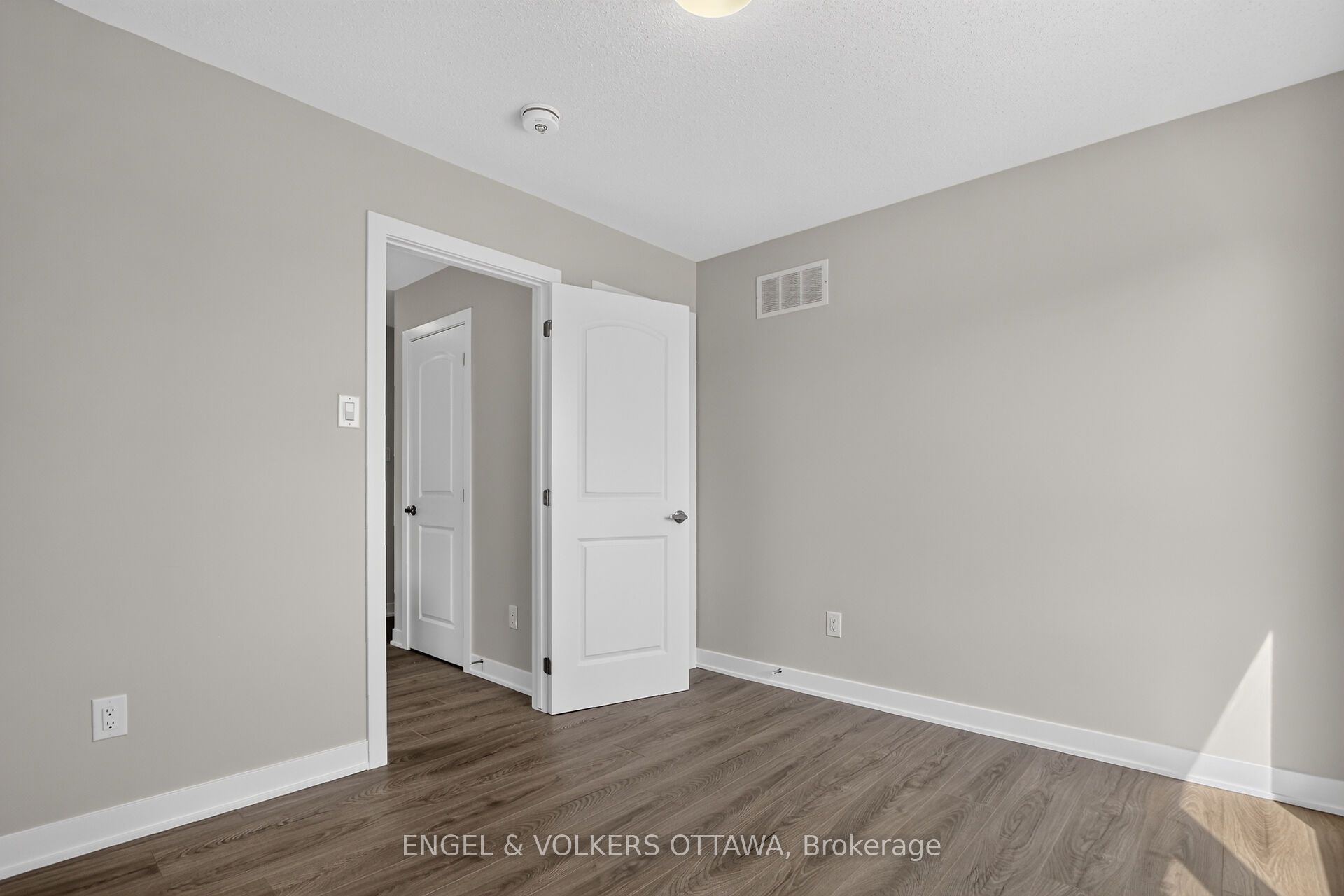 728 Haflinger Row Property Photo 27