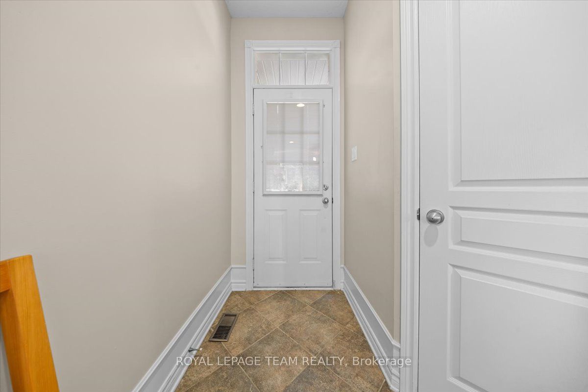 40 Saddlesmith Circle Property Photo 3
