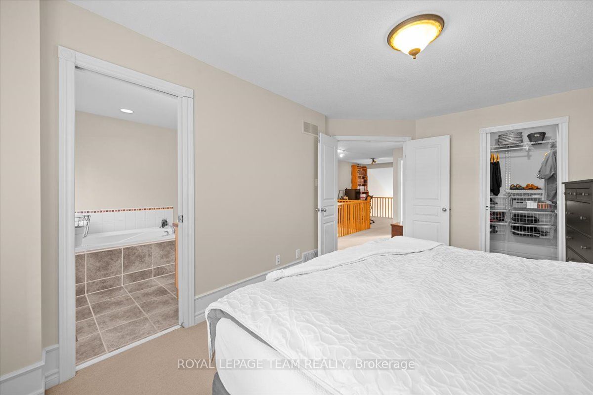 40 Saddlesmith Circle Property Photo 23