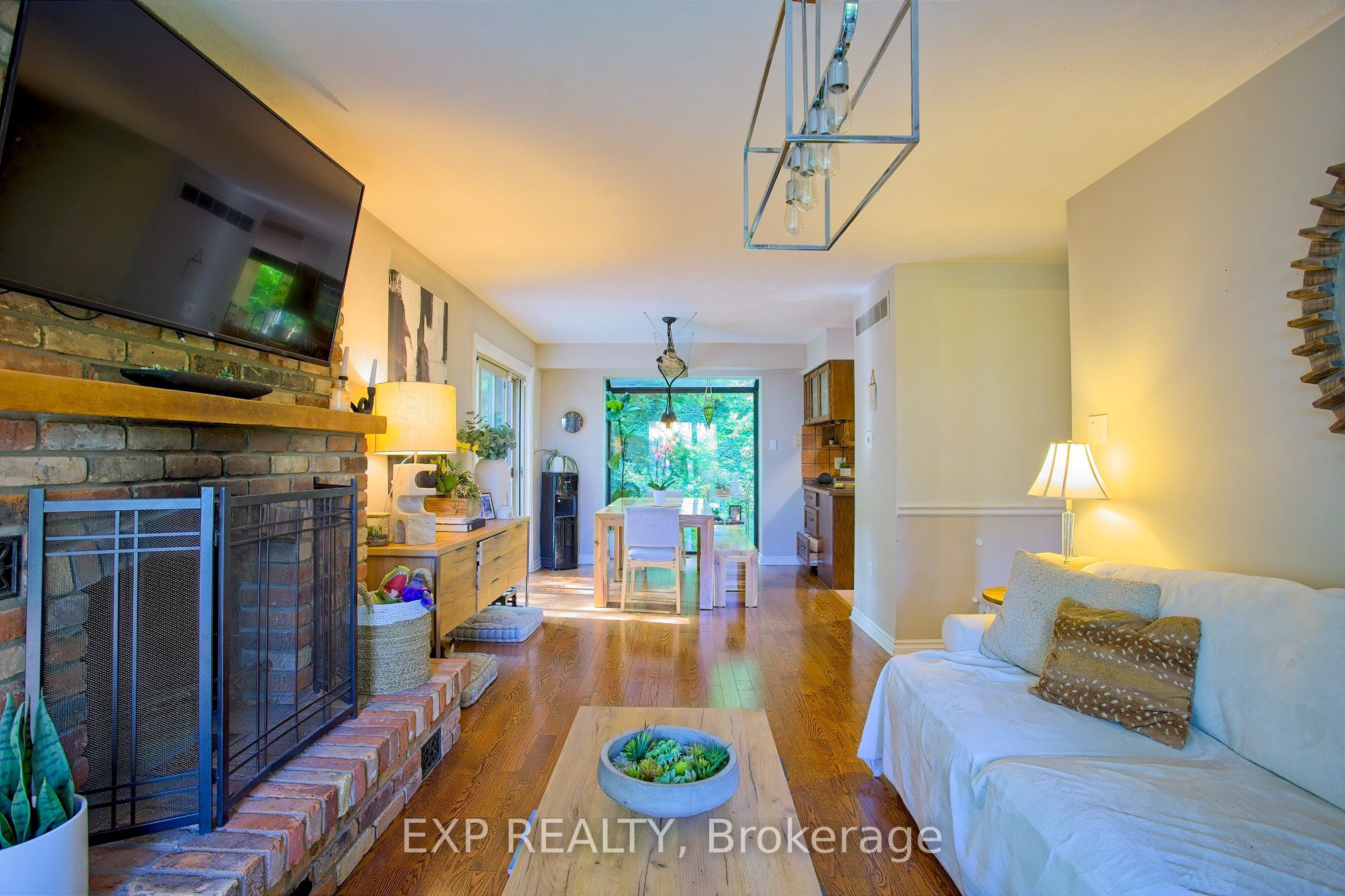 259 Main Street W Property Photo 6