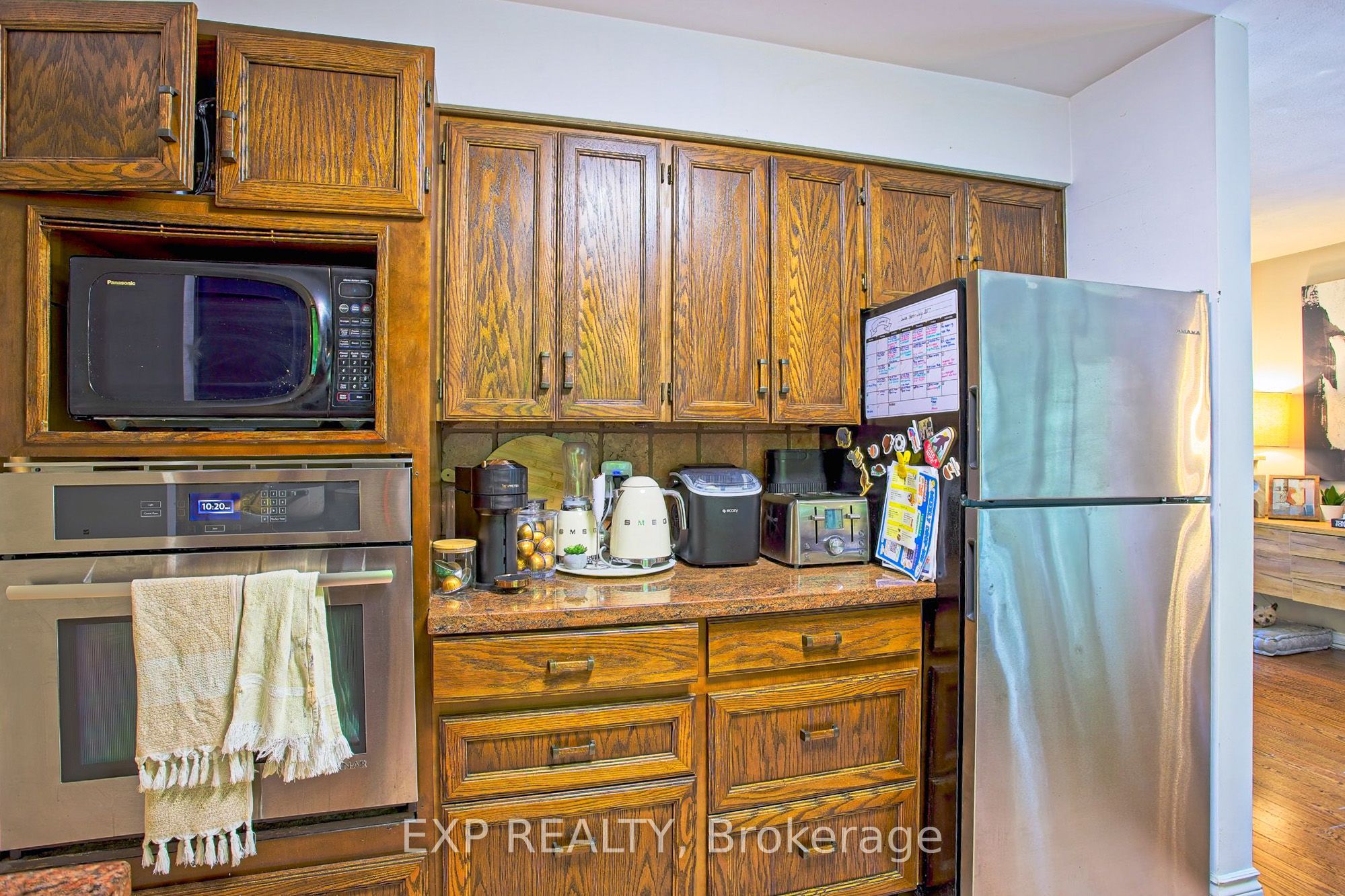 259 Main Street W Property Photo 10