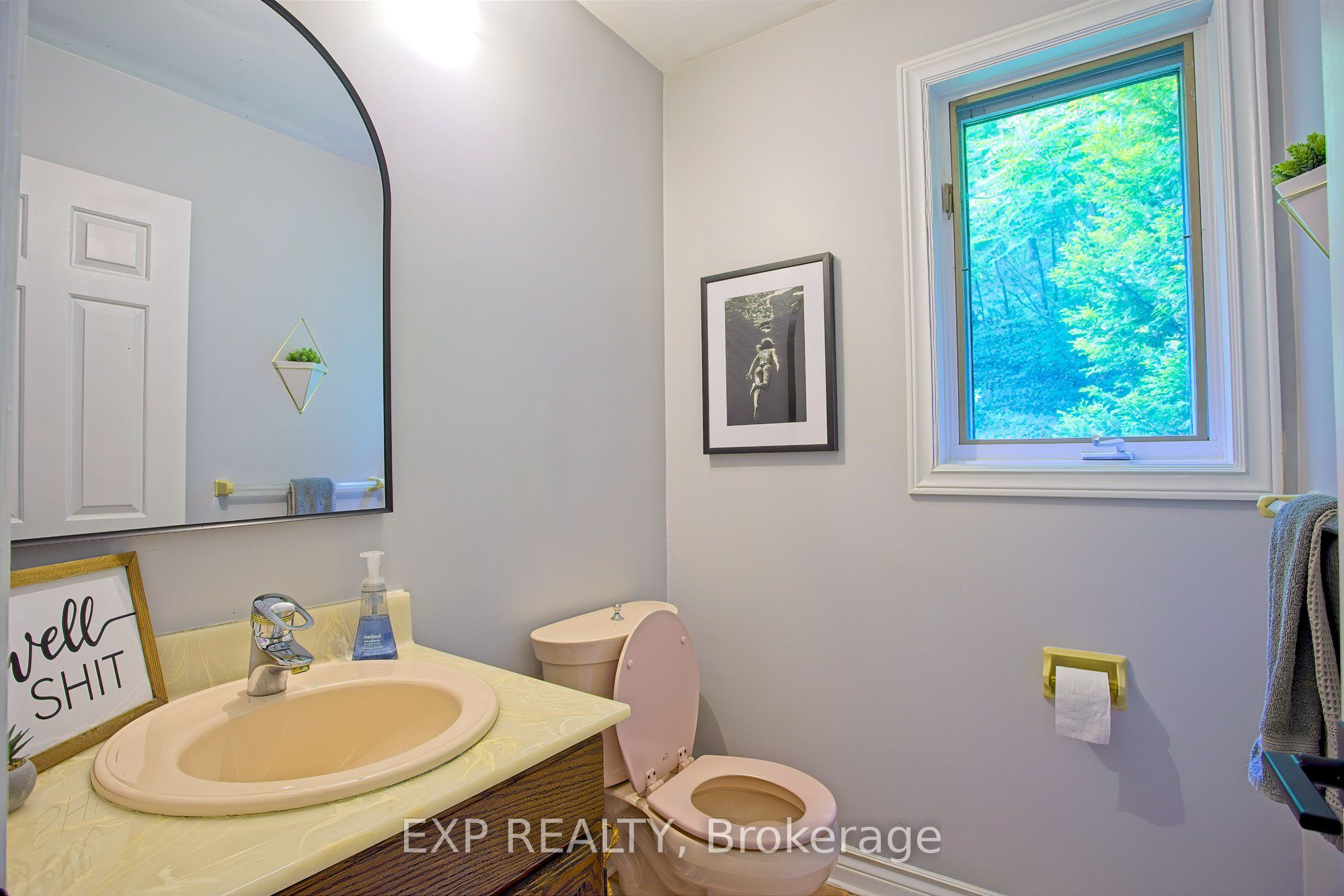 259 Main Street W Property Photo 15